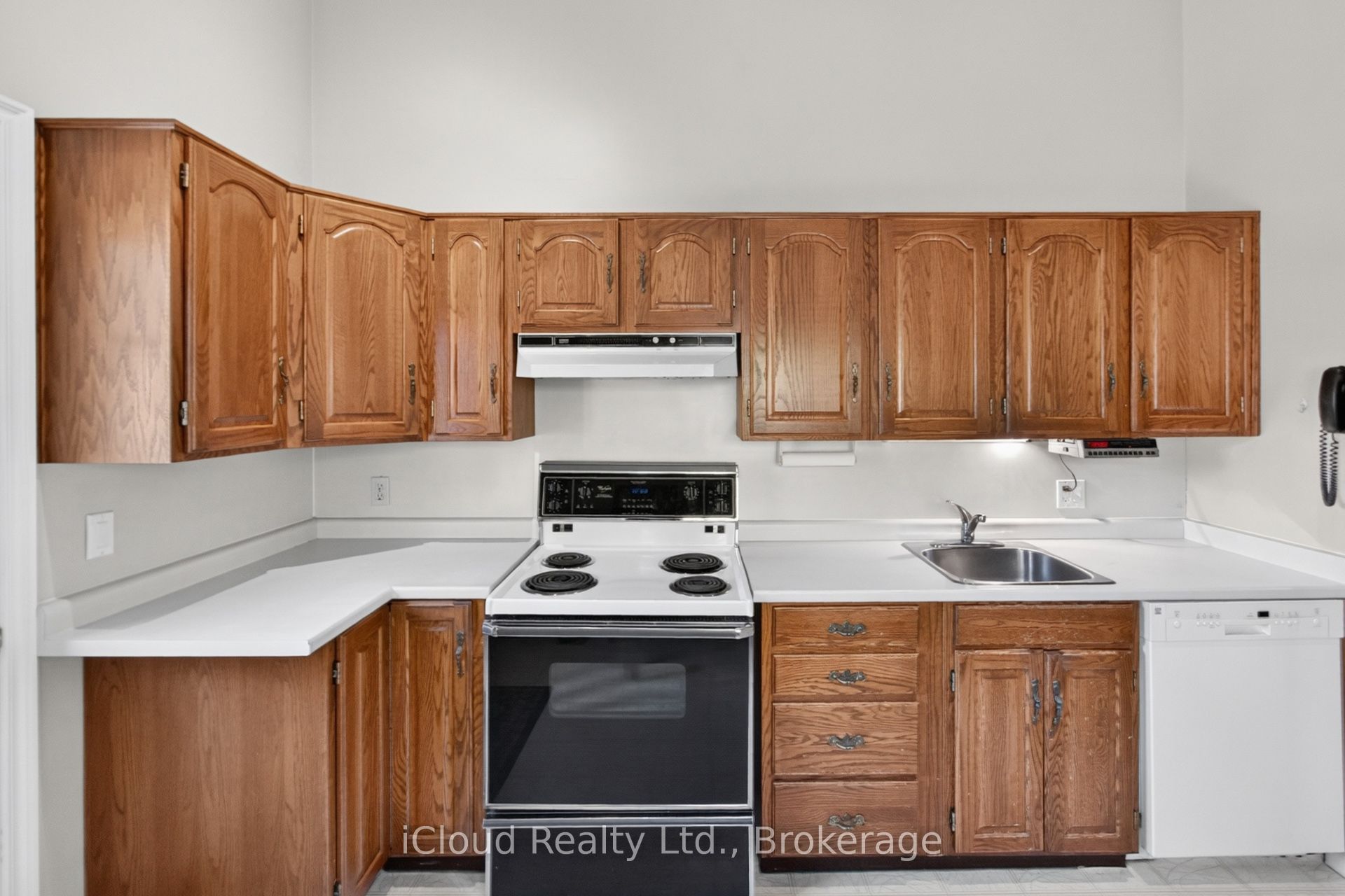 282 Kent Crescent Property Photo 24