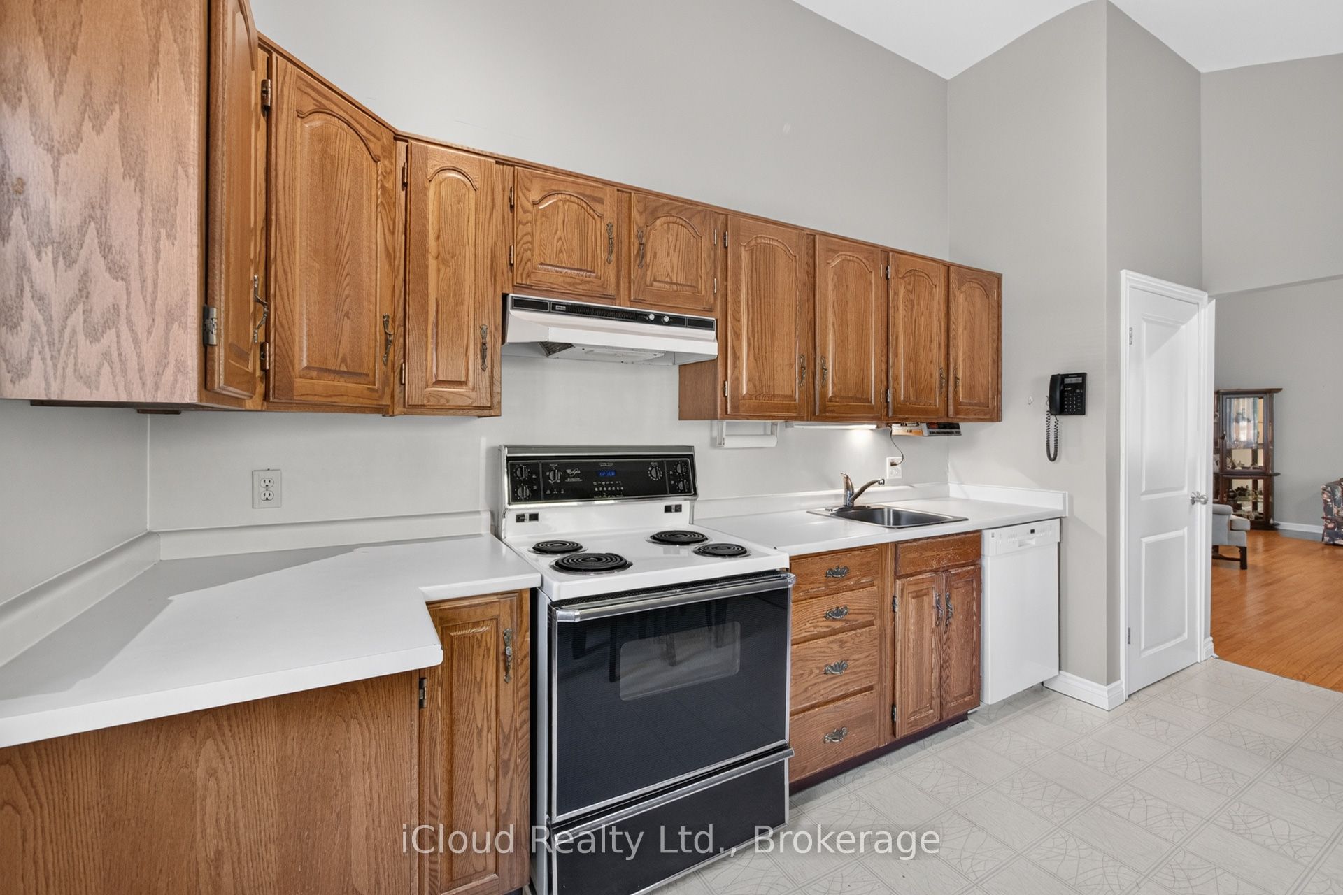 282 Kent Crescent Property Photo 25