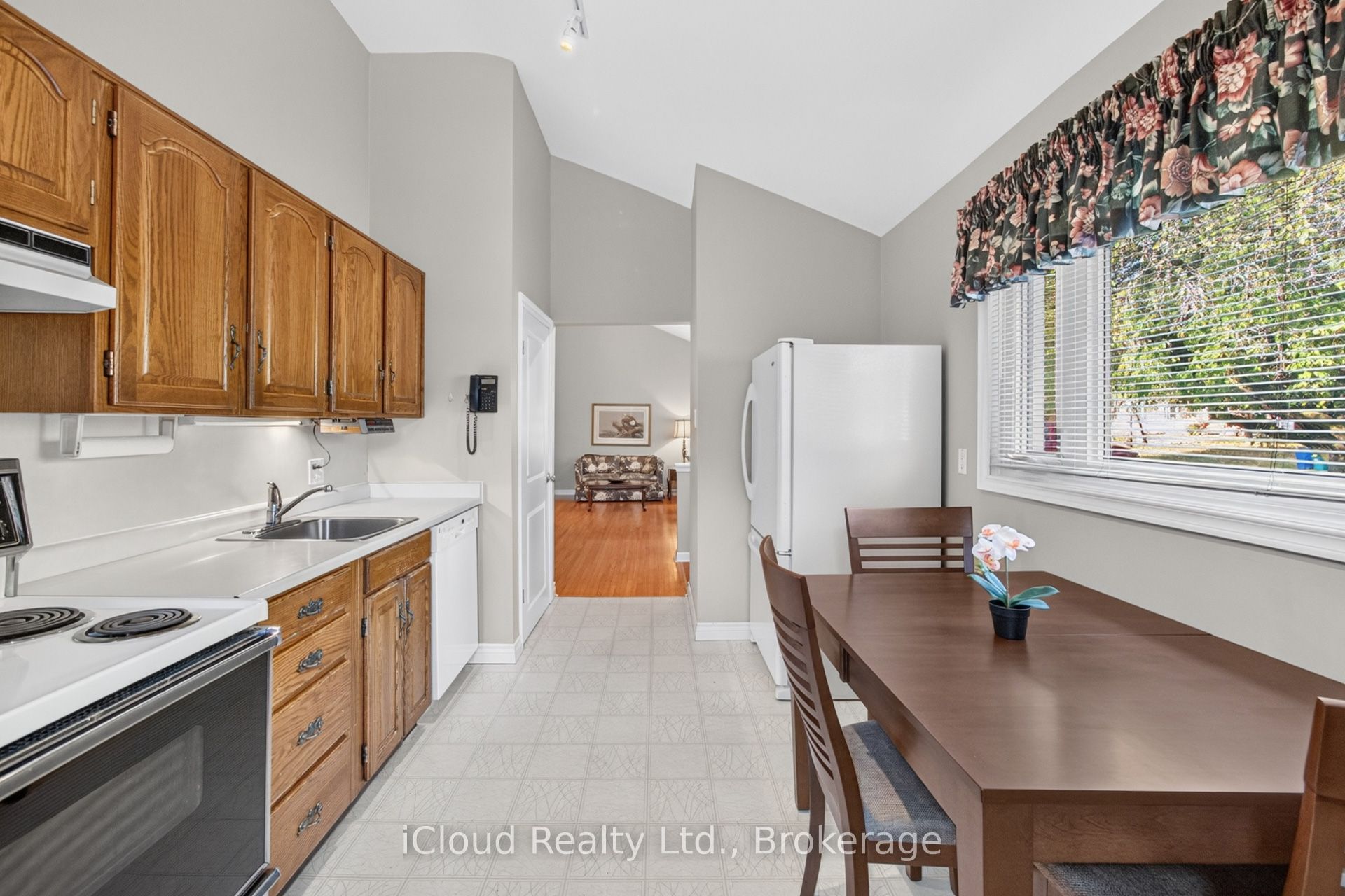 282 Kent Crescent Property Photo 26