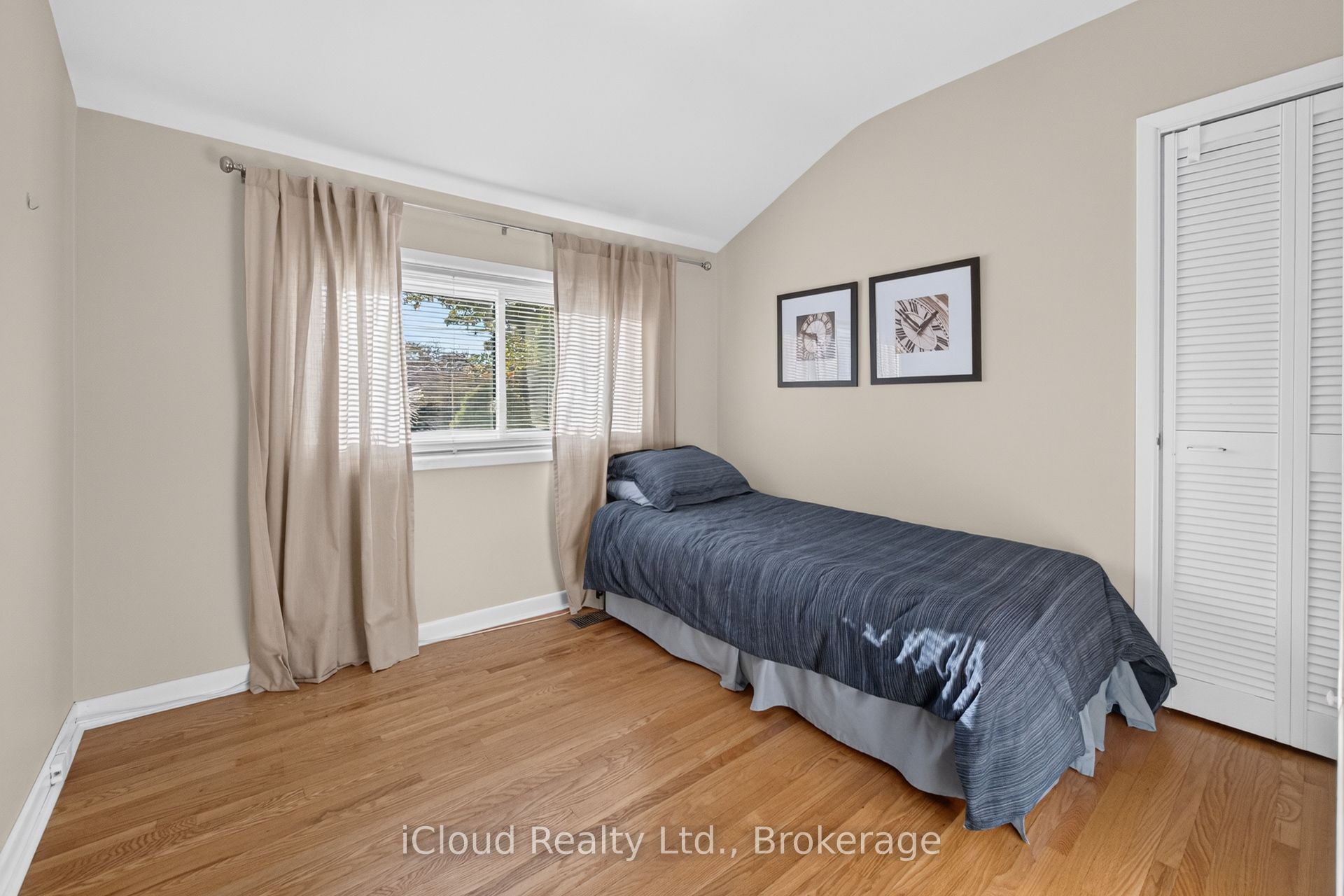 282 Kent Crescent Property Photo 29
