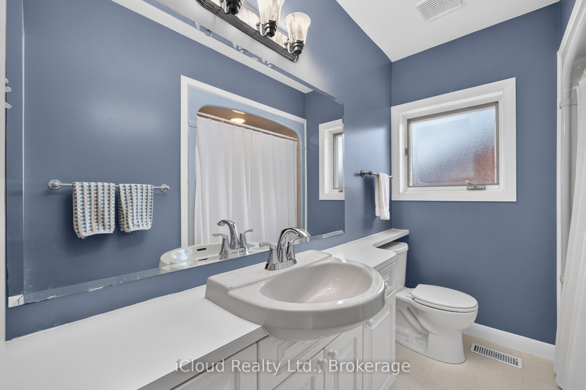 282 Kent Crescent Property Photo 33