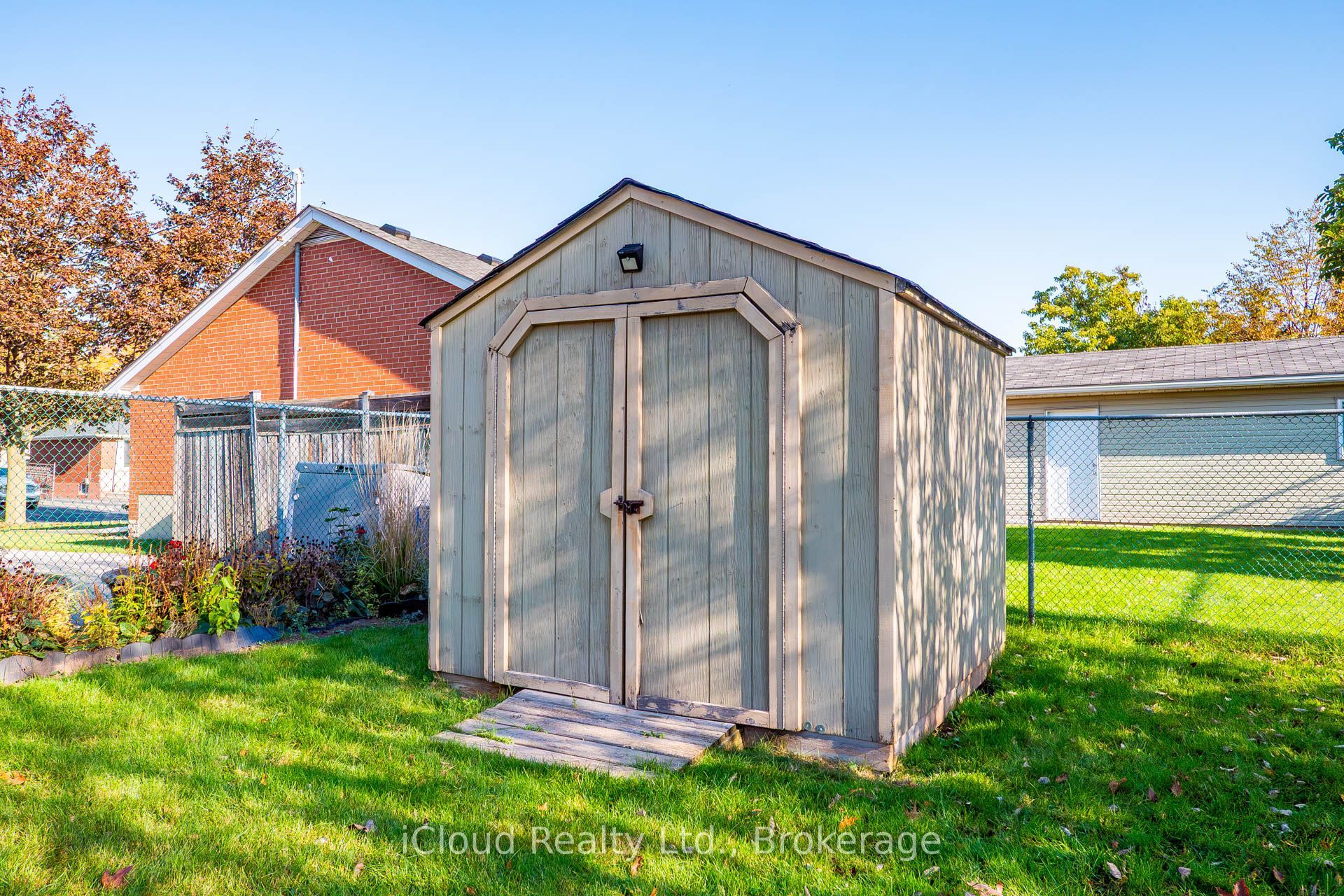 282 Kent Crescent Property Photo 49