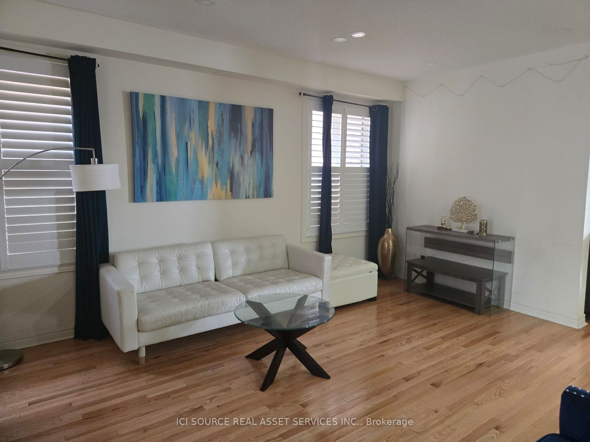 376 Bessborough Drive Property Photo 5