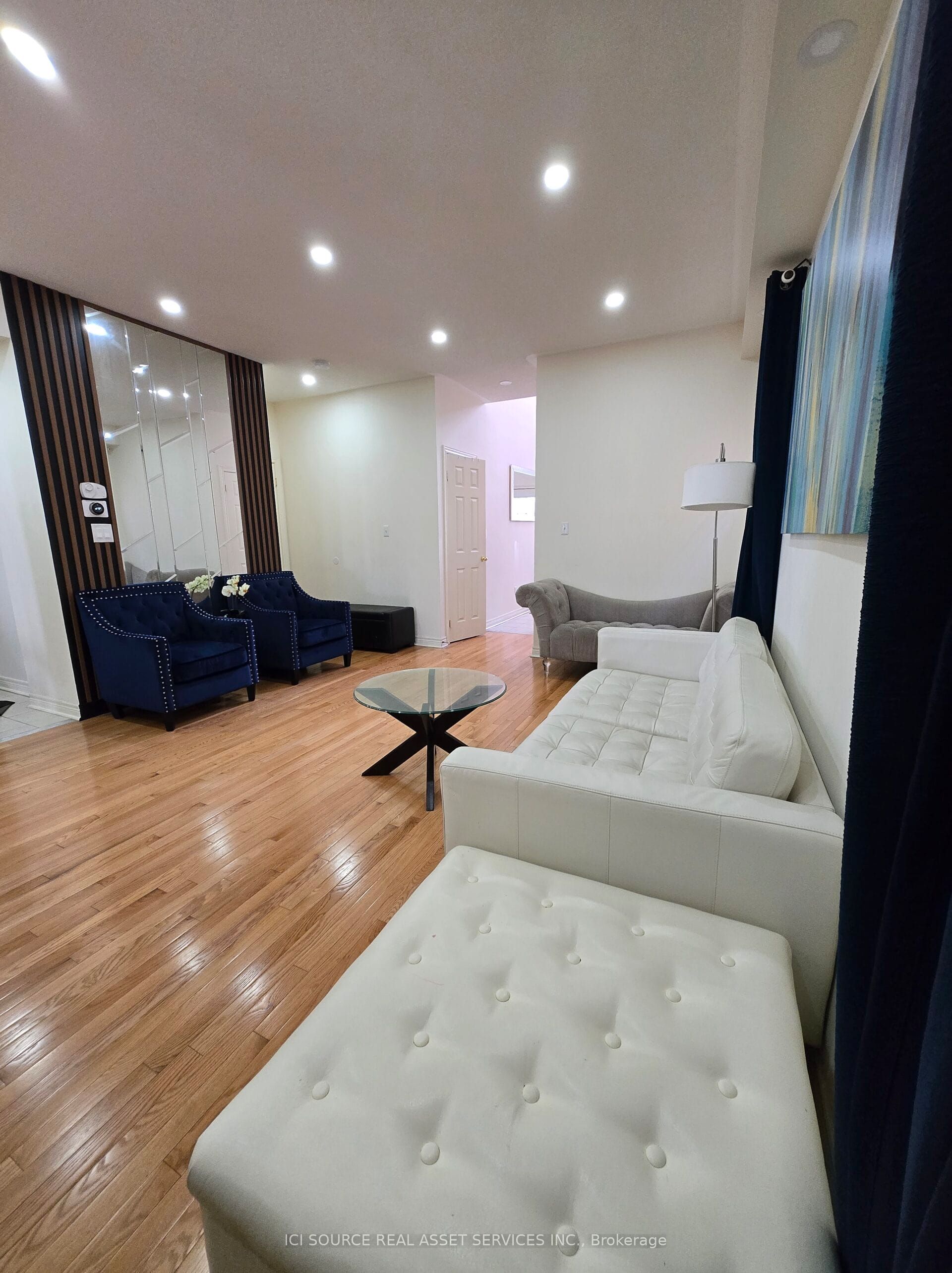 376 Bessborough Drive Property Photo 6