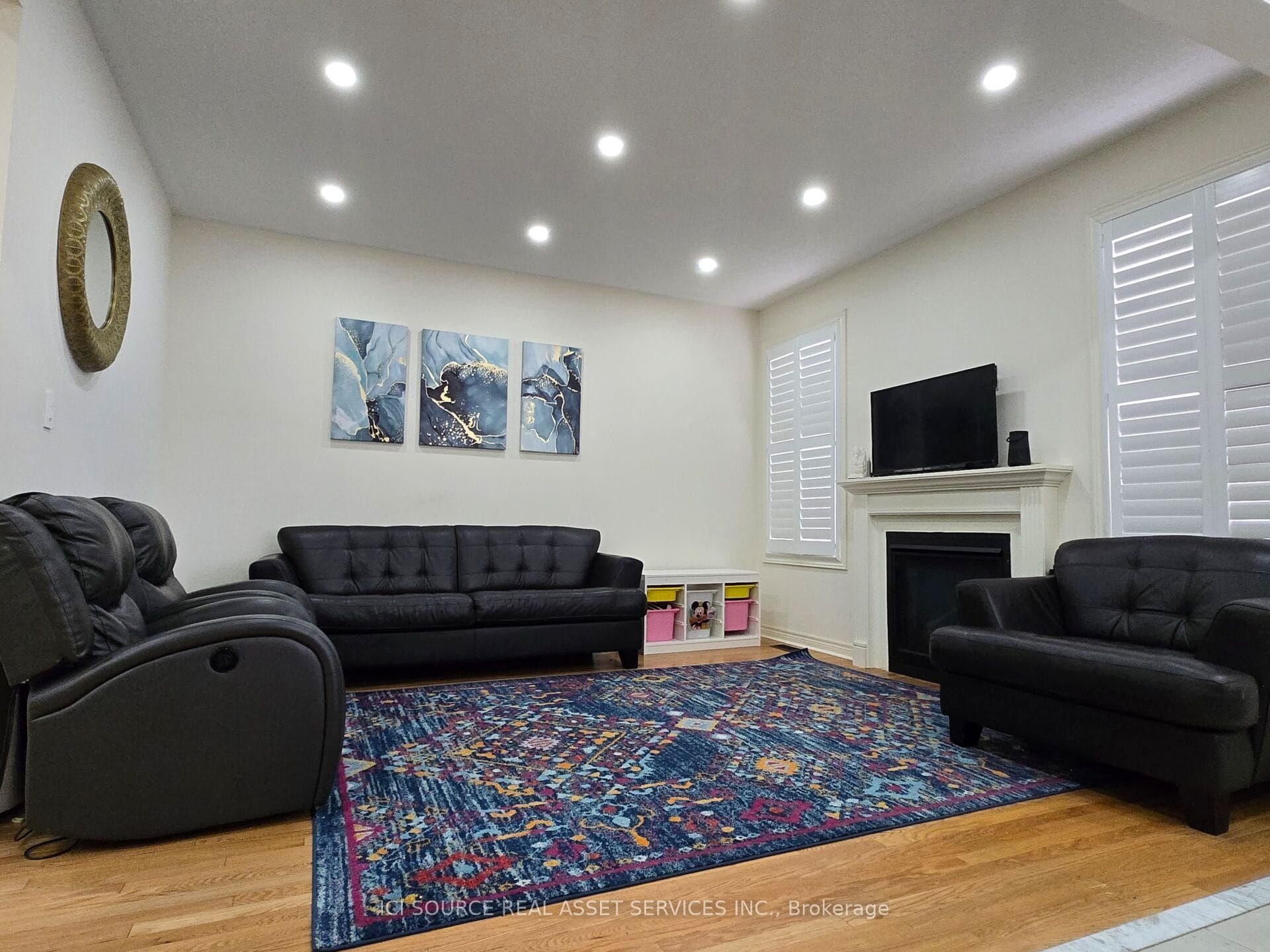 376 Bessborough Drive Property Photo 7