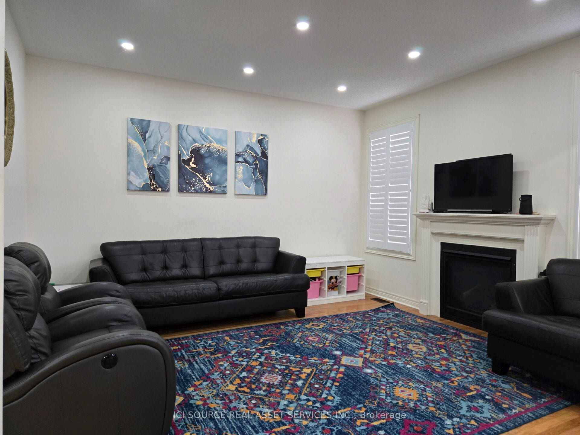 376 Bessborough Drive Property Photo 8