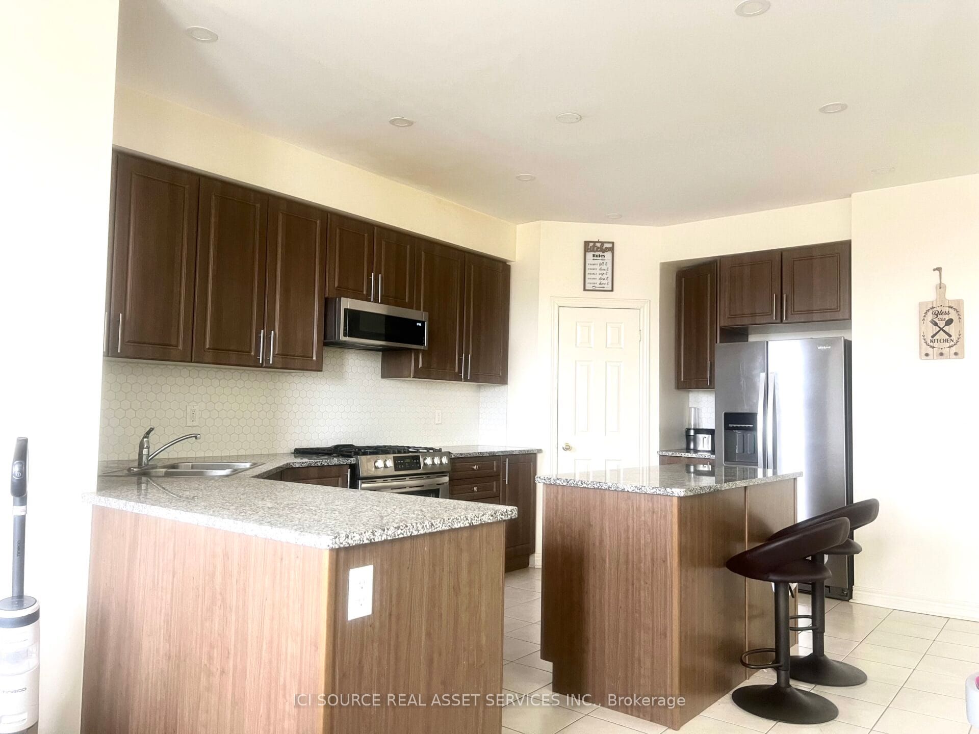 376 Bessborough Drive Property Photo 9