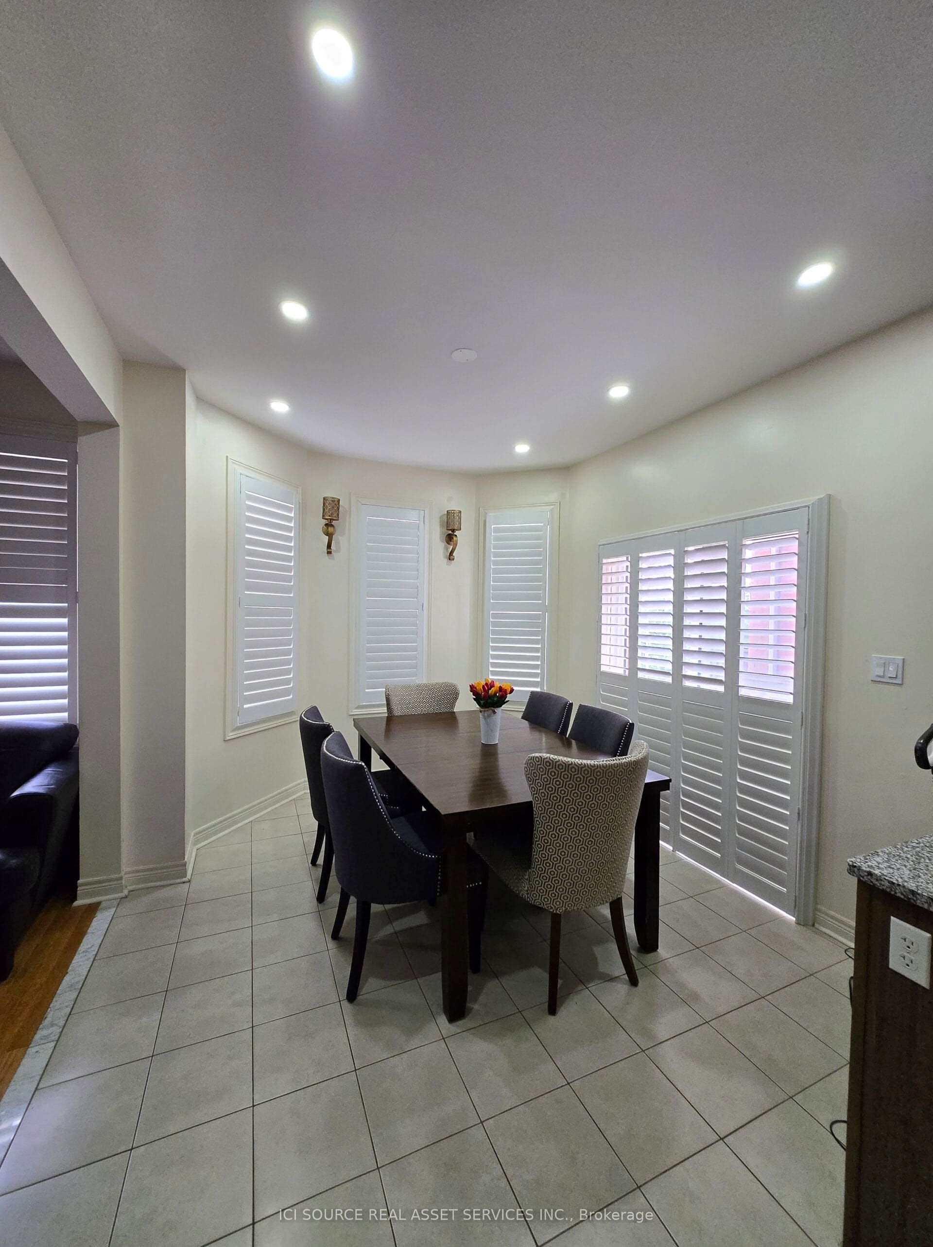 376 Bessborough Drive Property Photo 11