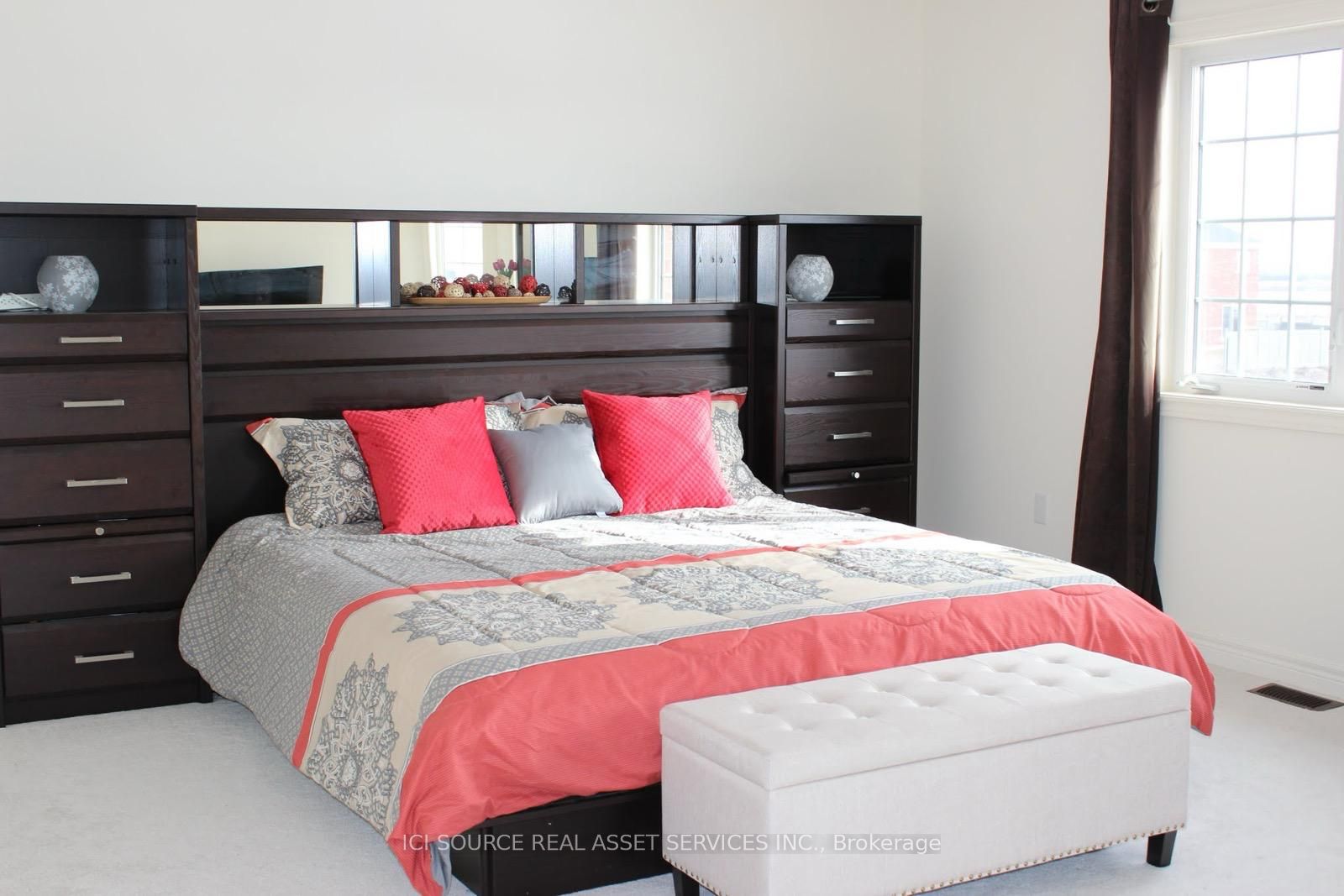 376 Bessborough Drive Property Photo 12