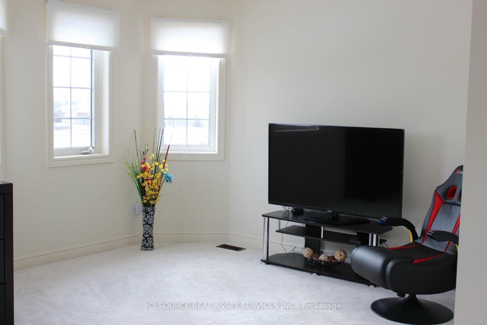 376 Bessborough Drive Property Photo 13