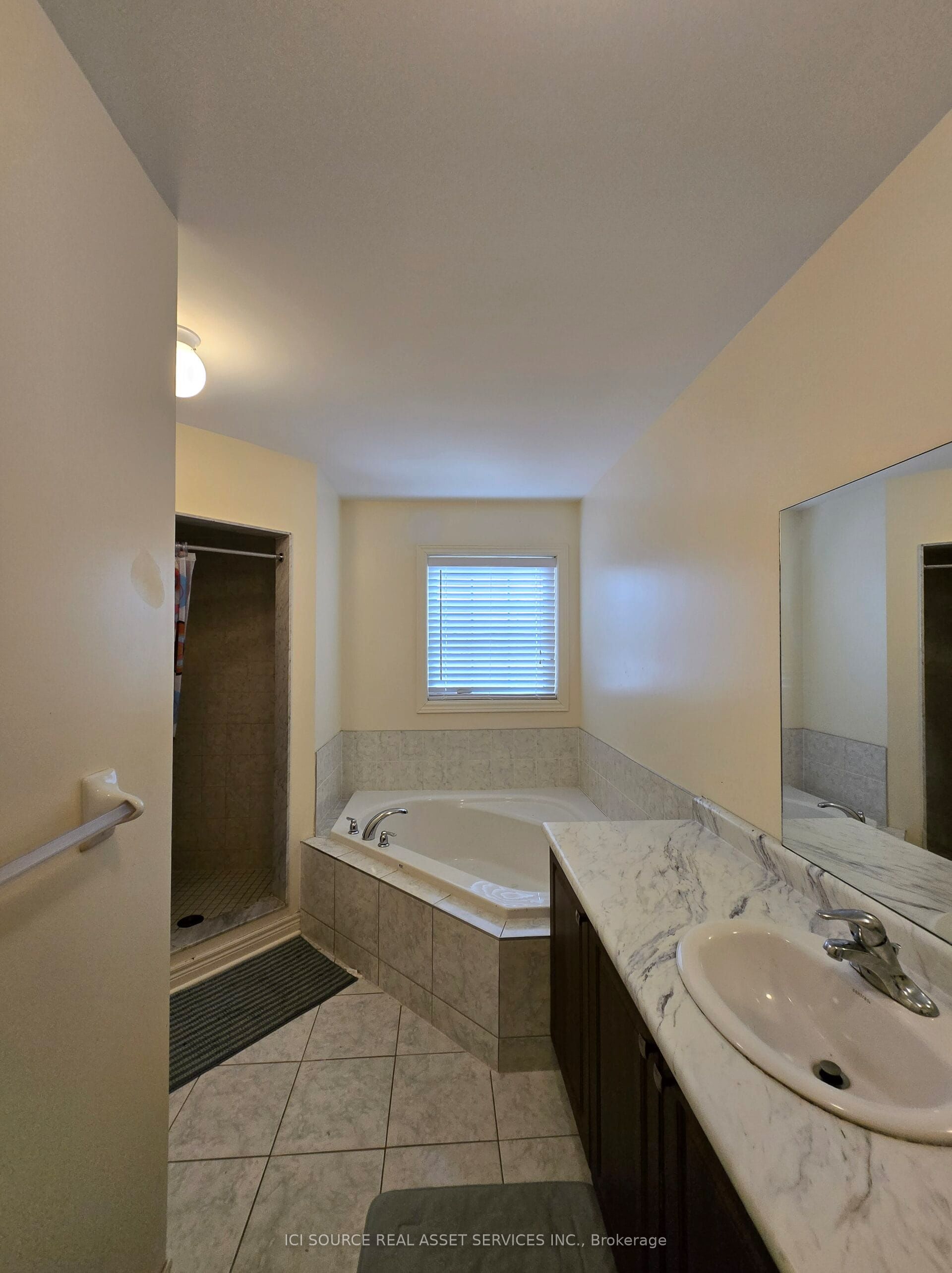 376 Bessborough Drive Property Photo 14
