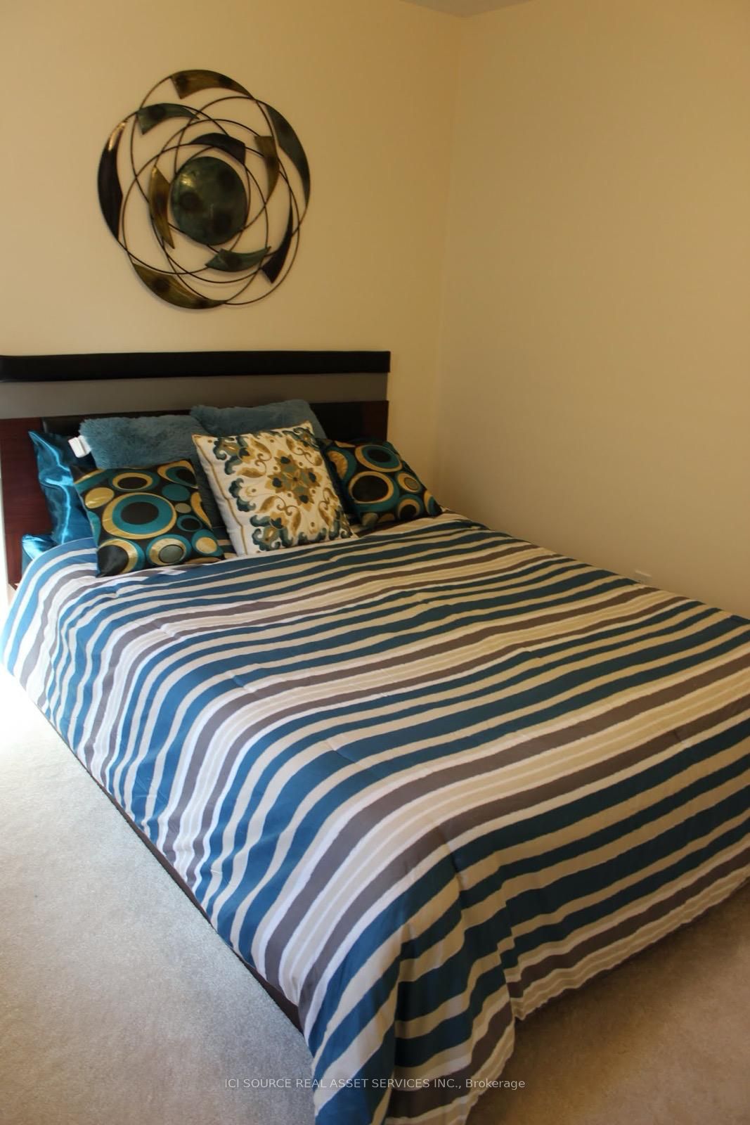 376 Bessborough Drive Property Photo 17