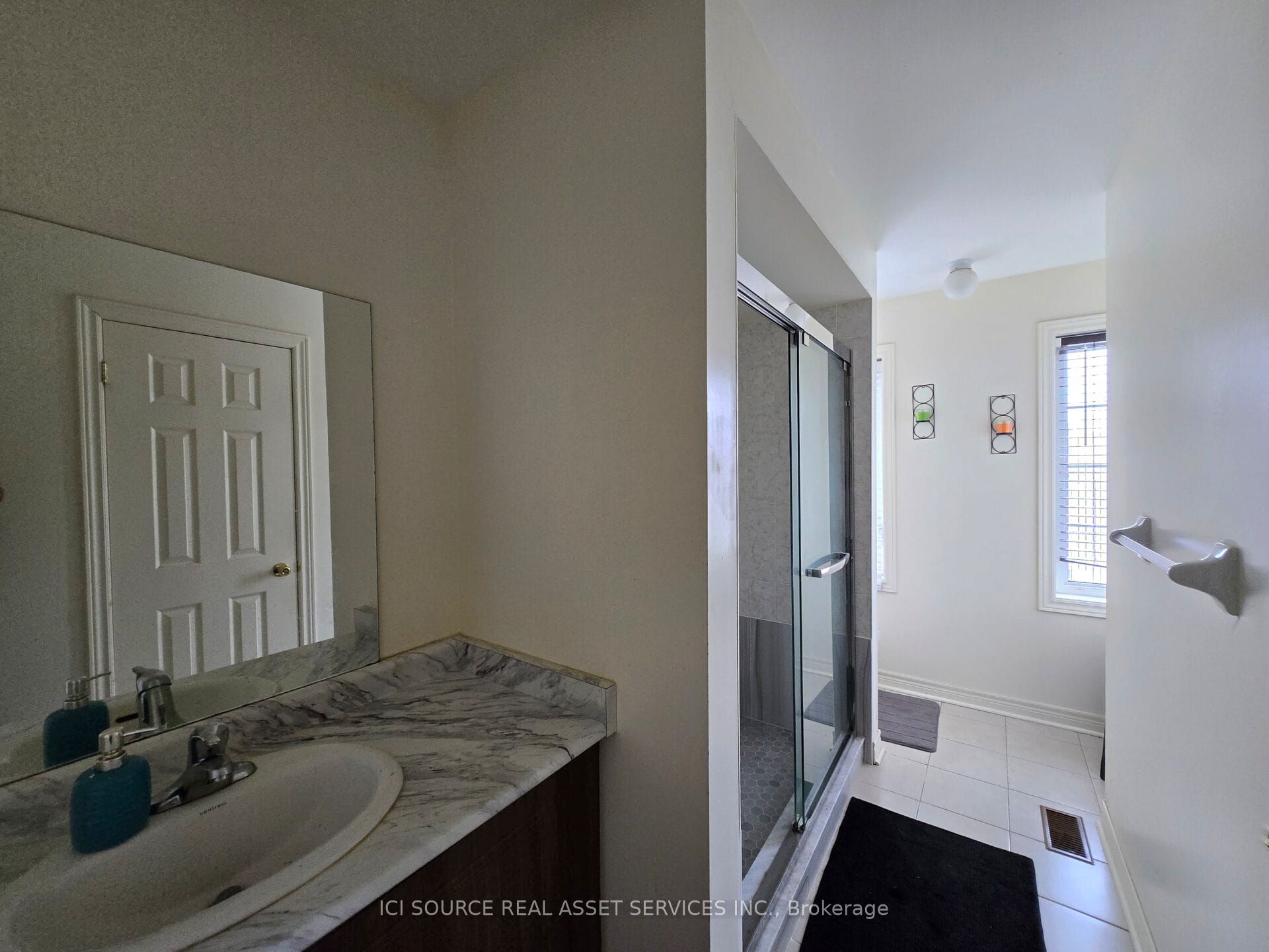 376 Bessborough Drive Property Photo 18