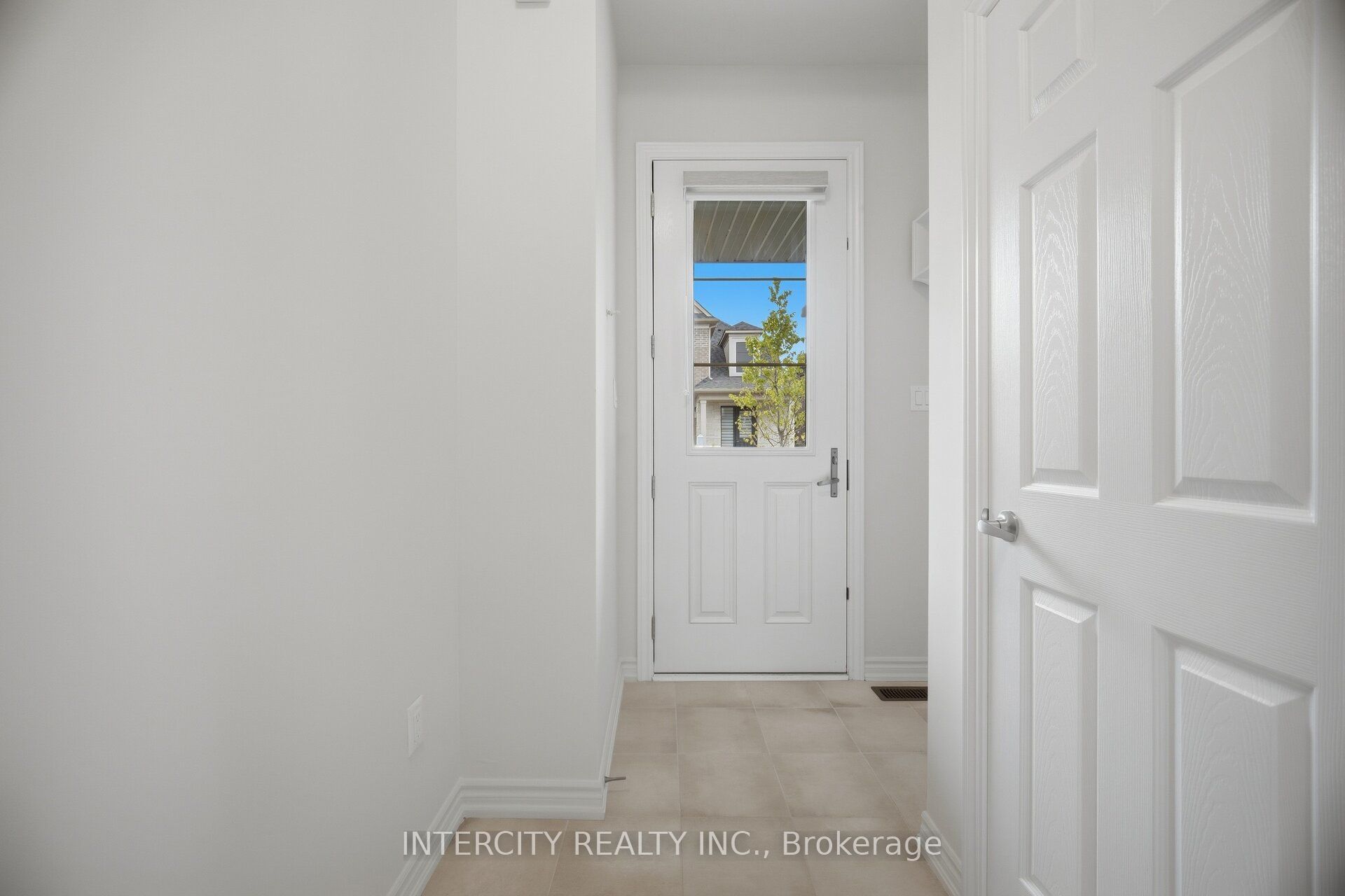 1378 National Common Property Photo 7