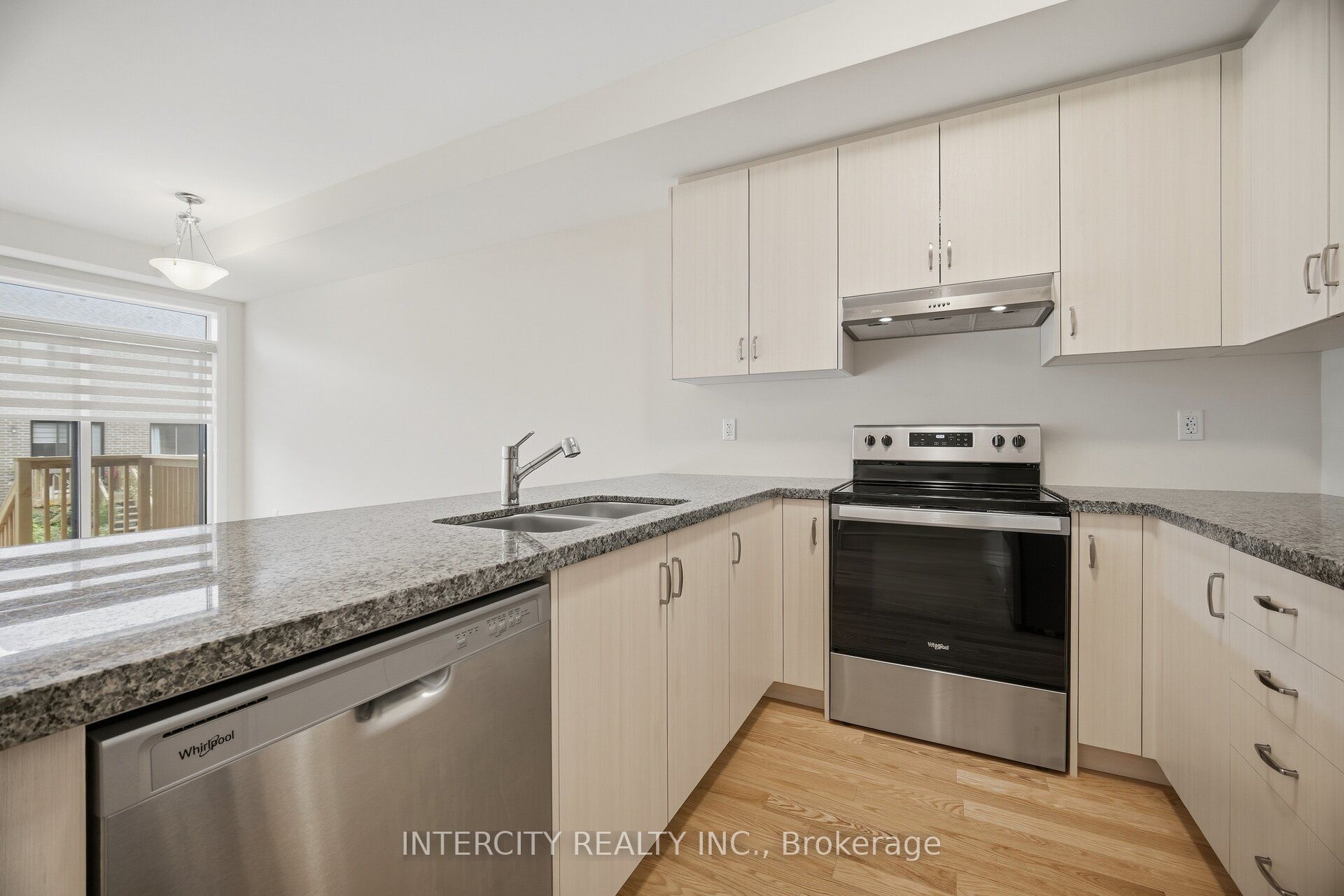 1378 National Common Property Photo 13
