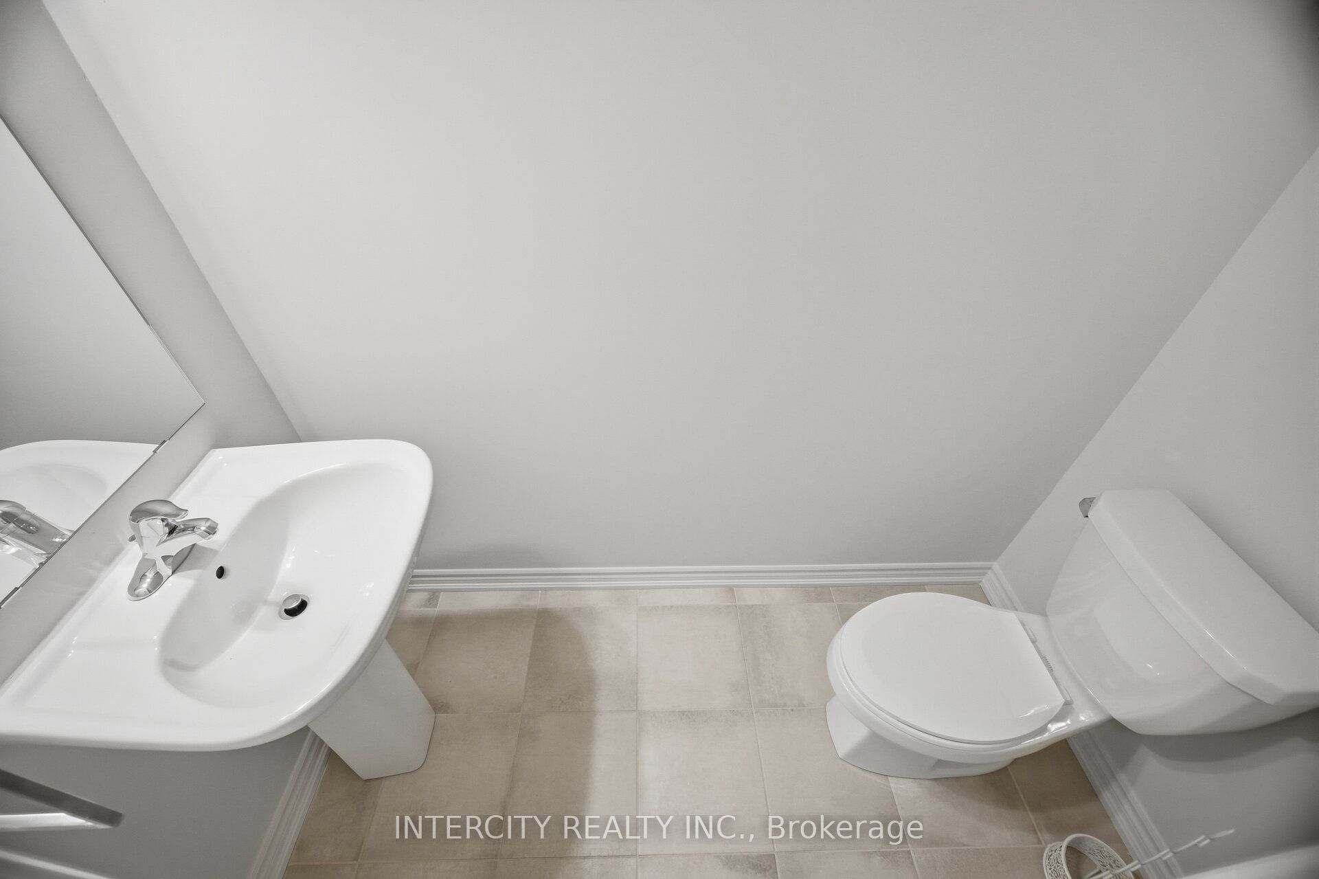 1378 National Common Property Photo 24