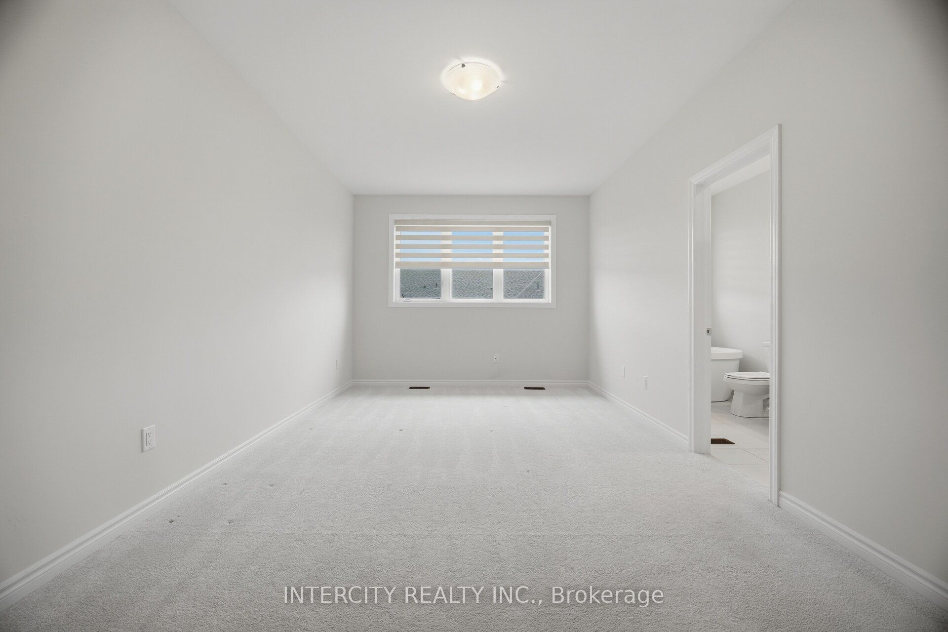 1378 National Common Property Photo 27
