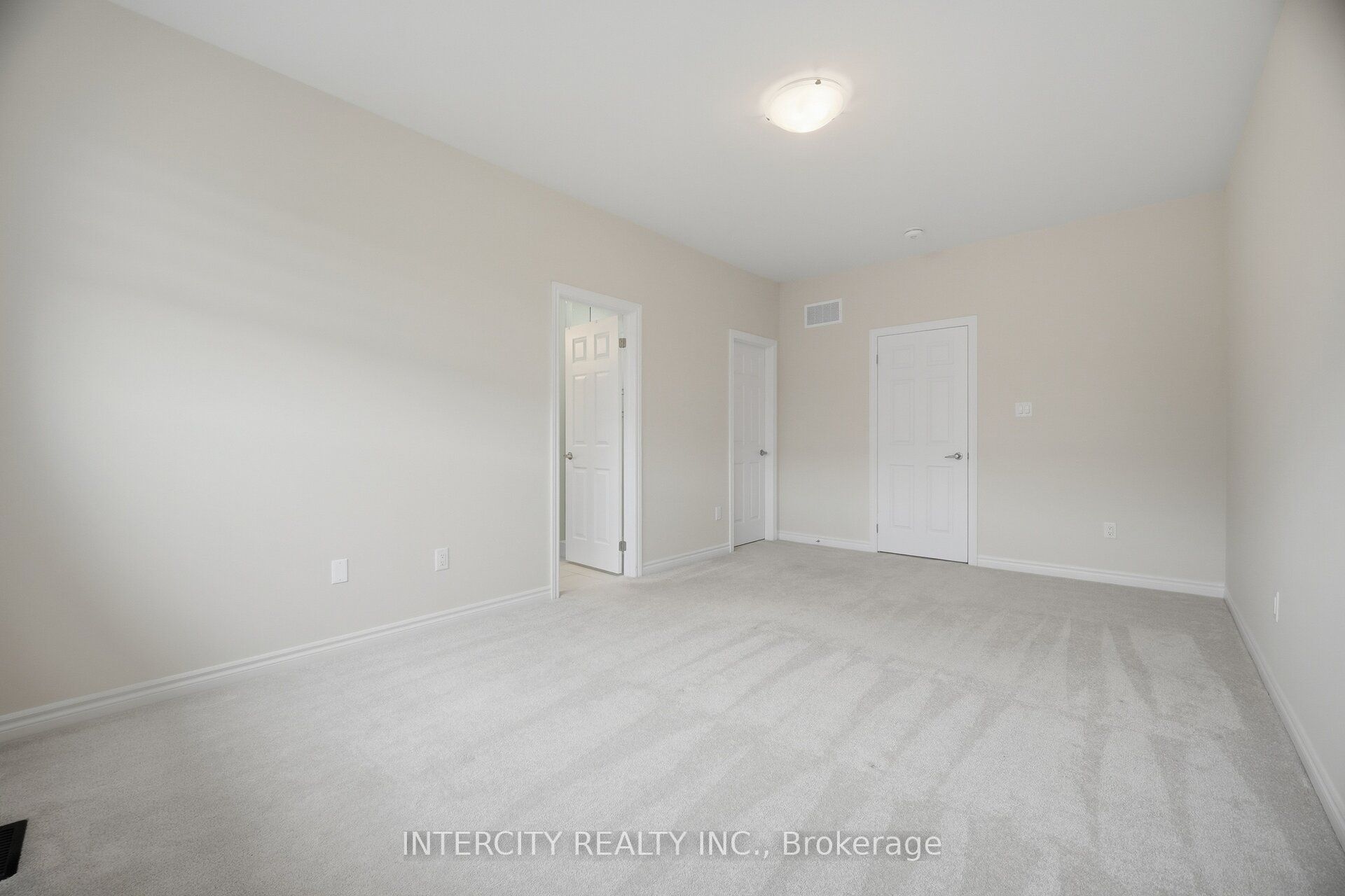 1378 National Common Property Photo 30