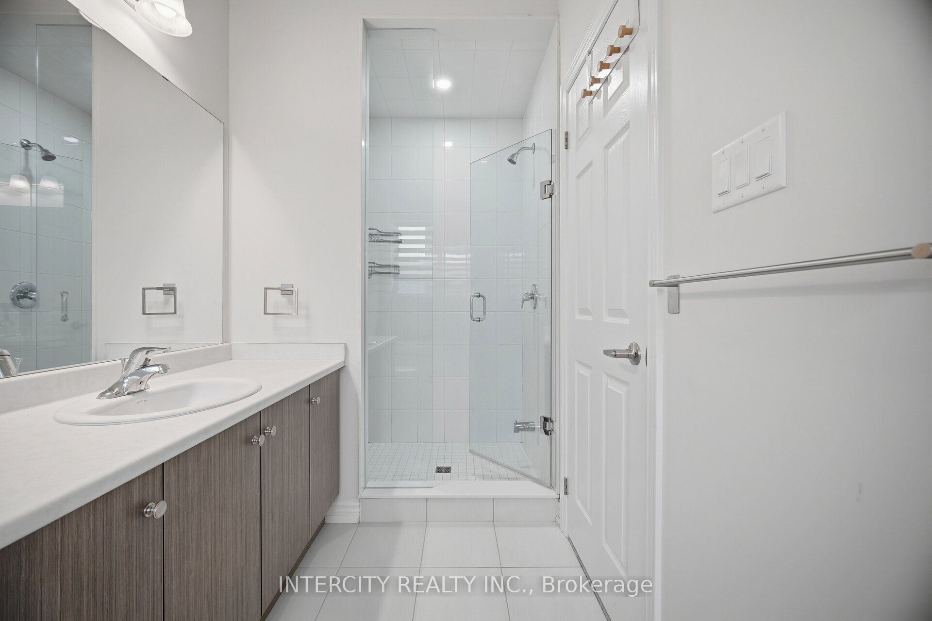 1378 National Common Property Photo 33