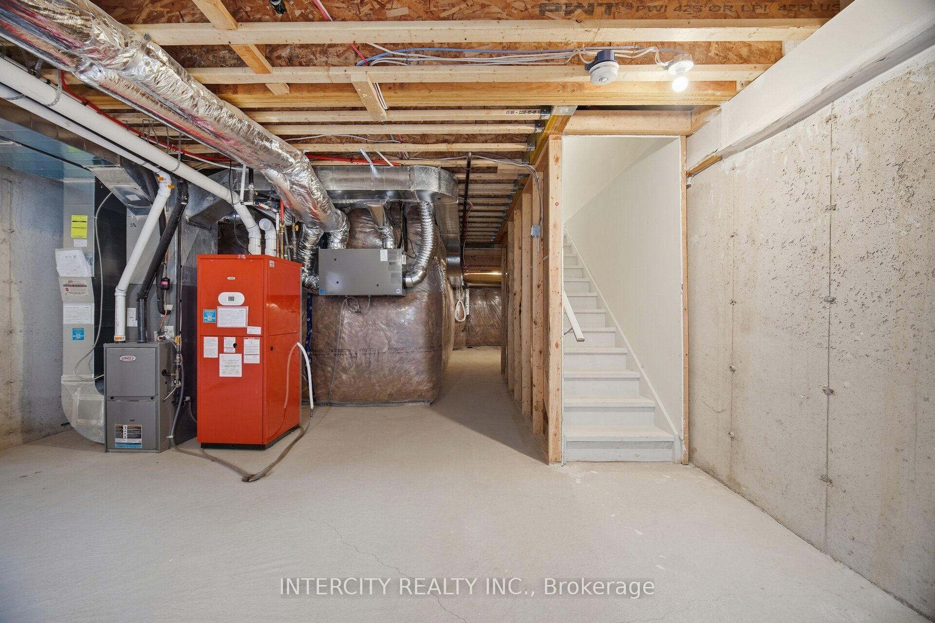 1378 National Common Property Photo 45