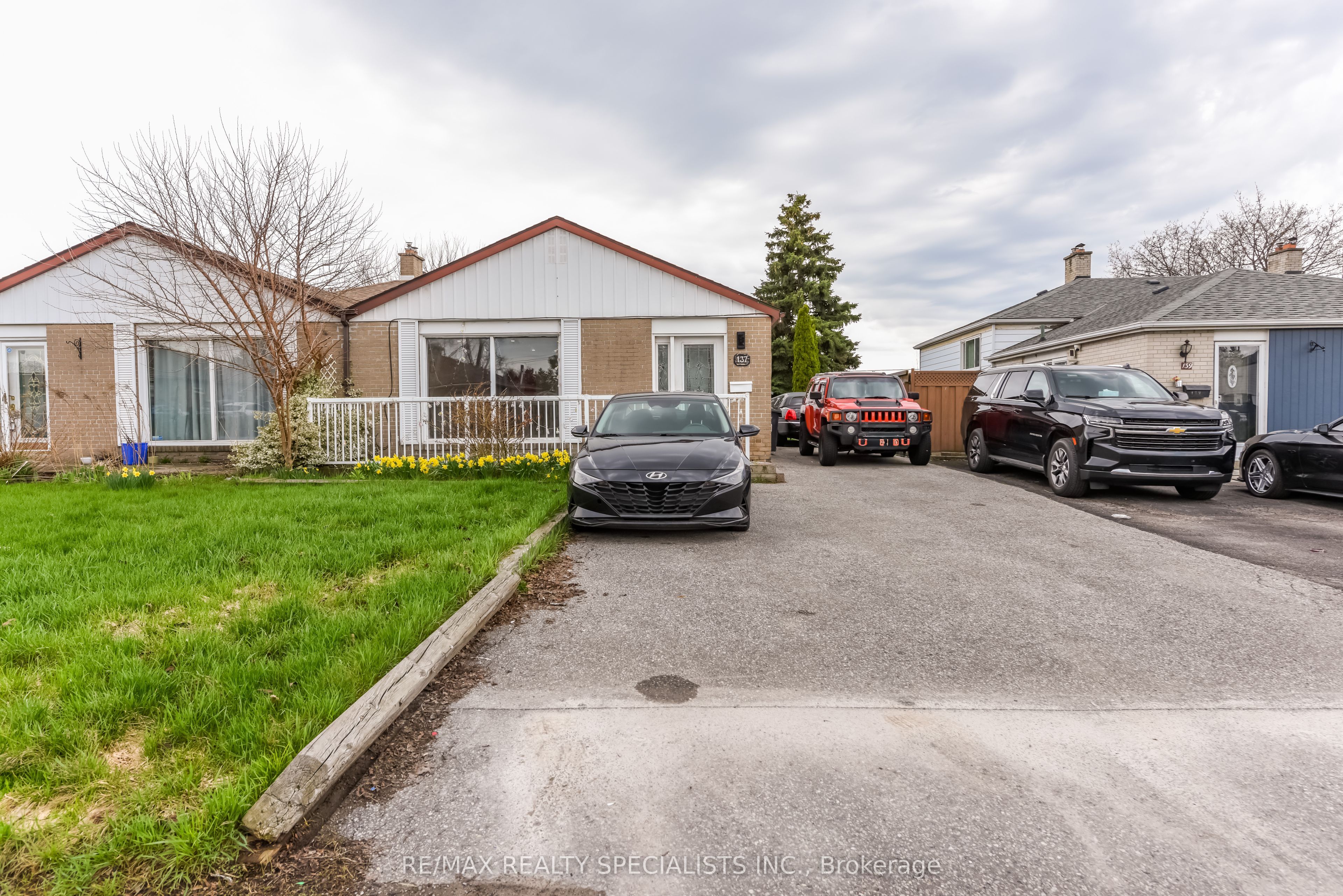 137 Avondale Boulevard Upper Portion Property Photo 1