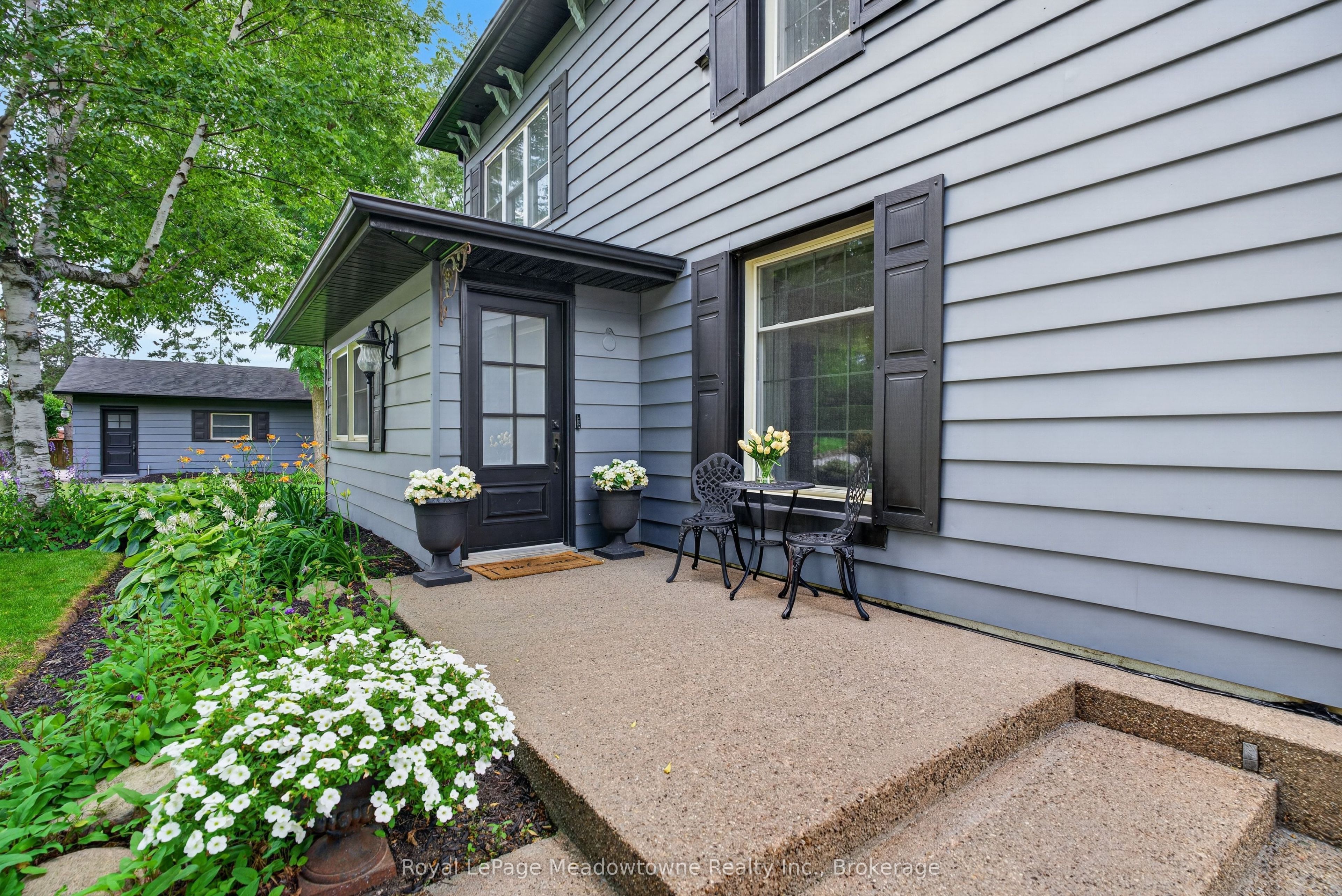 53 Campbell Avenue E Property Photo 4