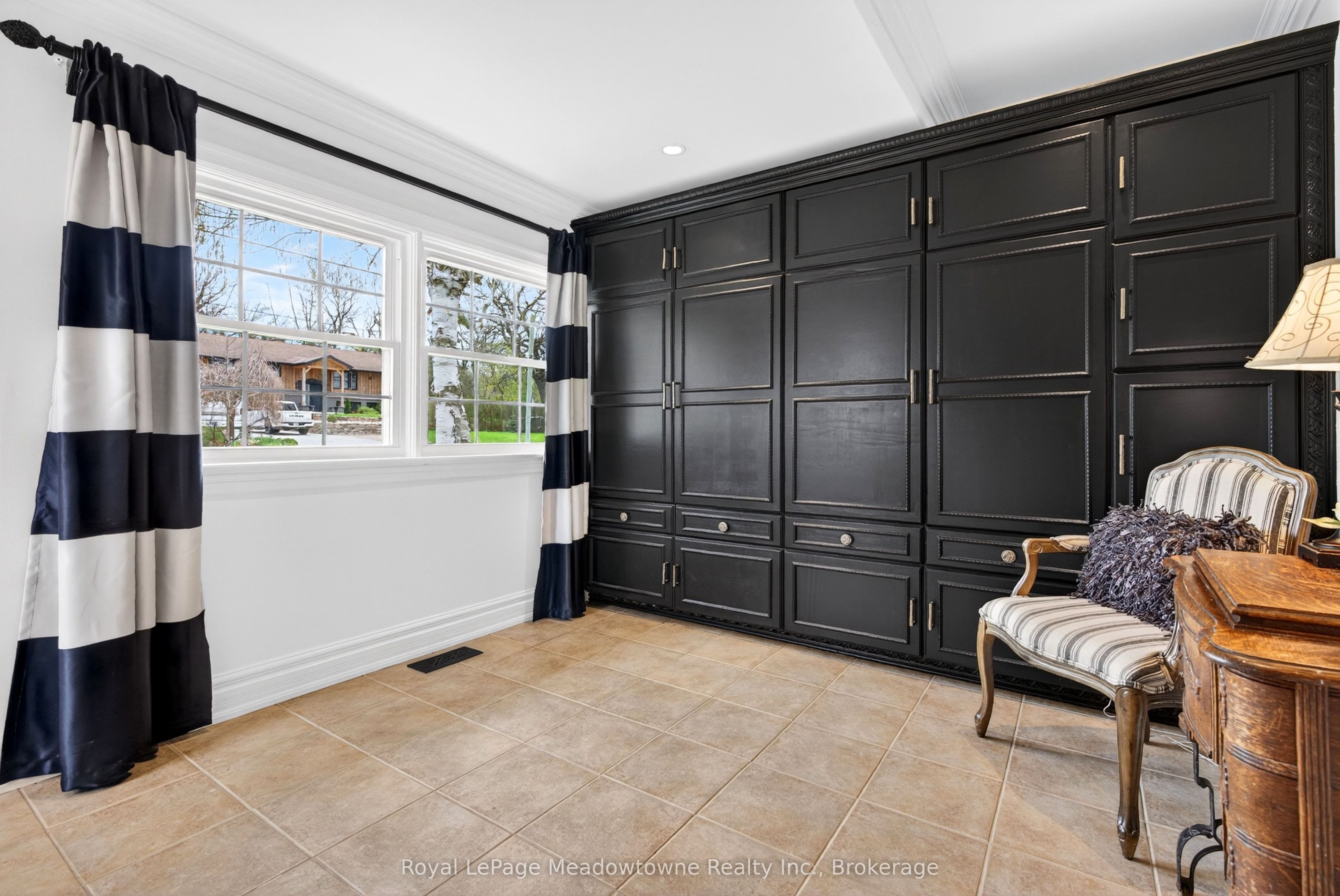 53 Campbell Avenue E Property Photo 6