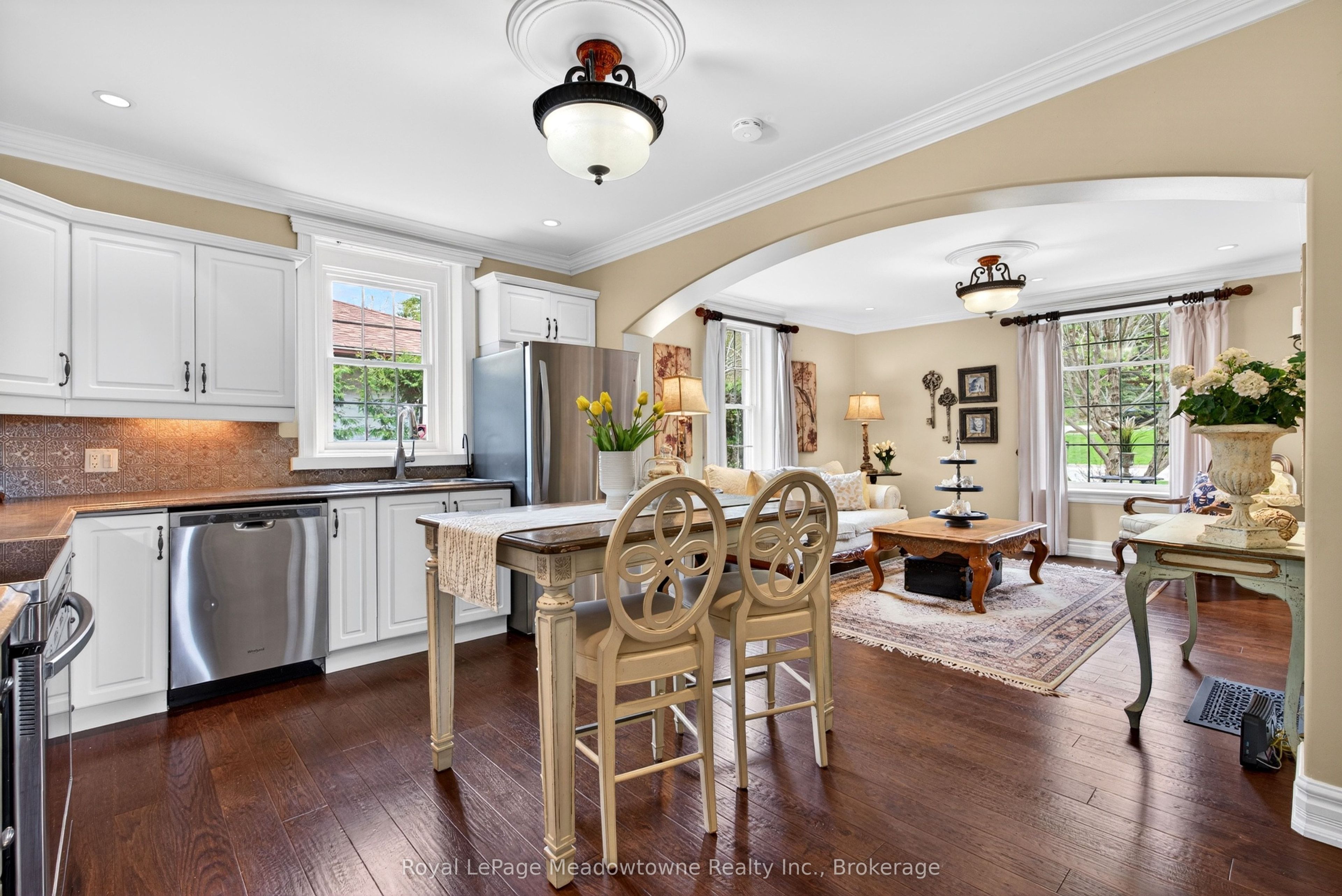 53 Campbell Avenue E Property Photo 10