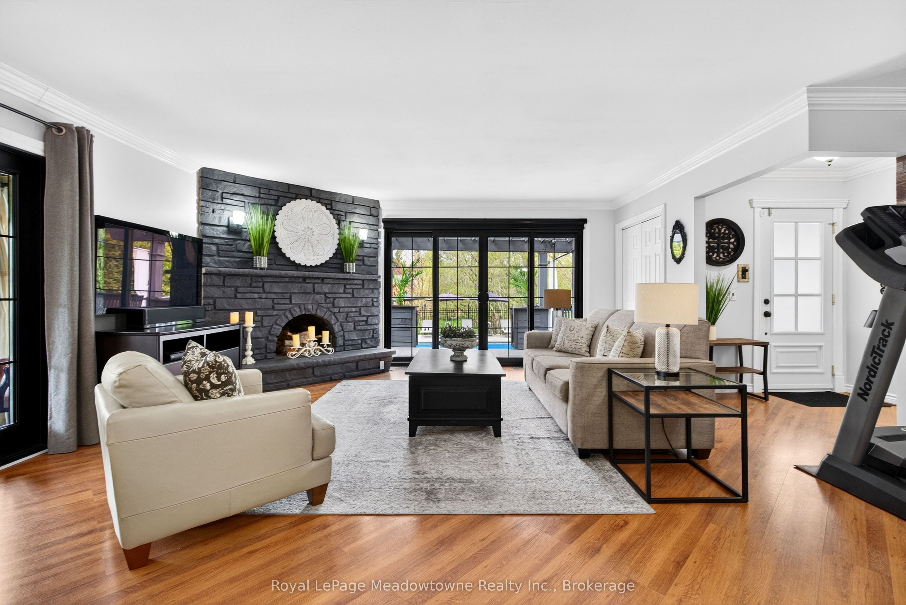 53 Campbell Avenue E Property Photo 15
