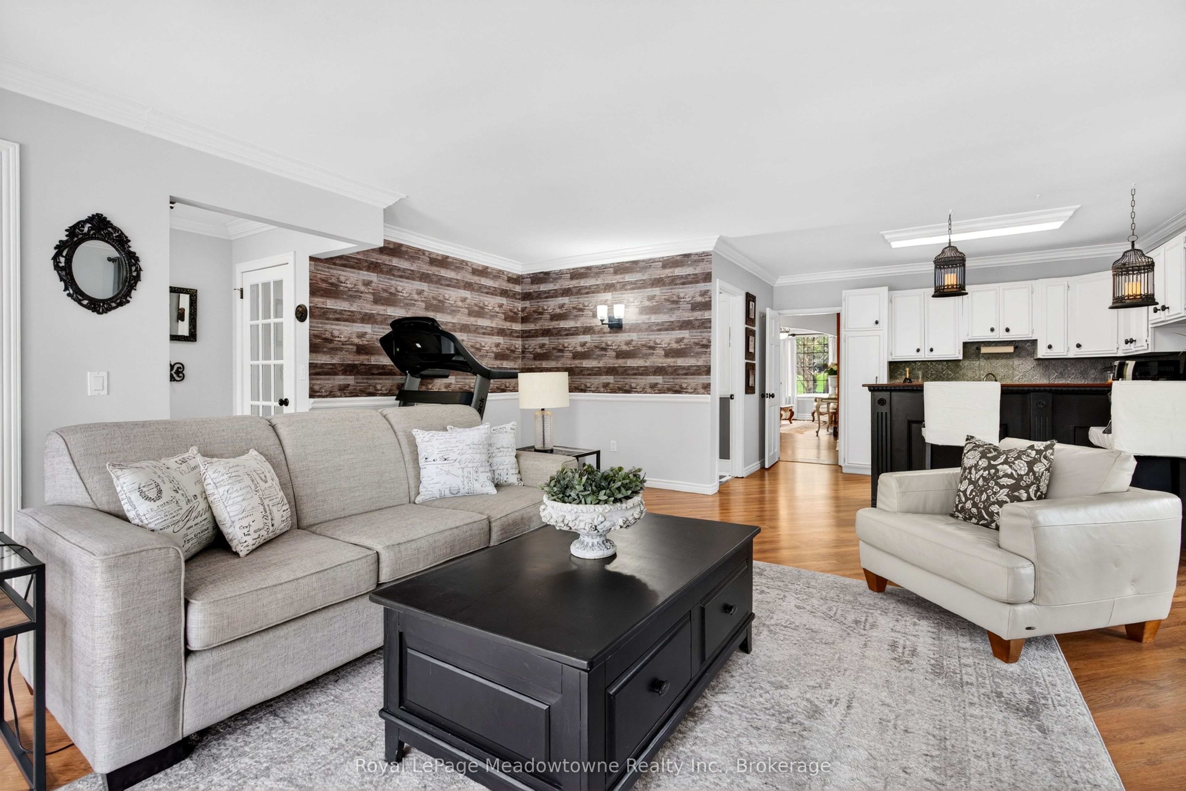 53 Campbell Avenue E Property Photo 17