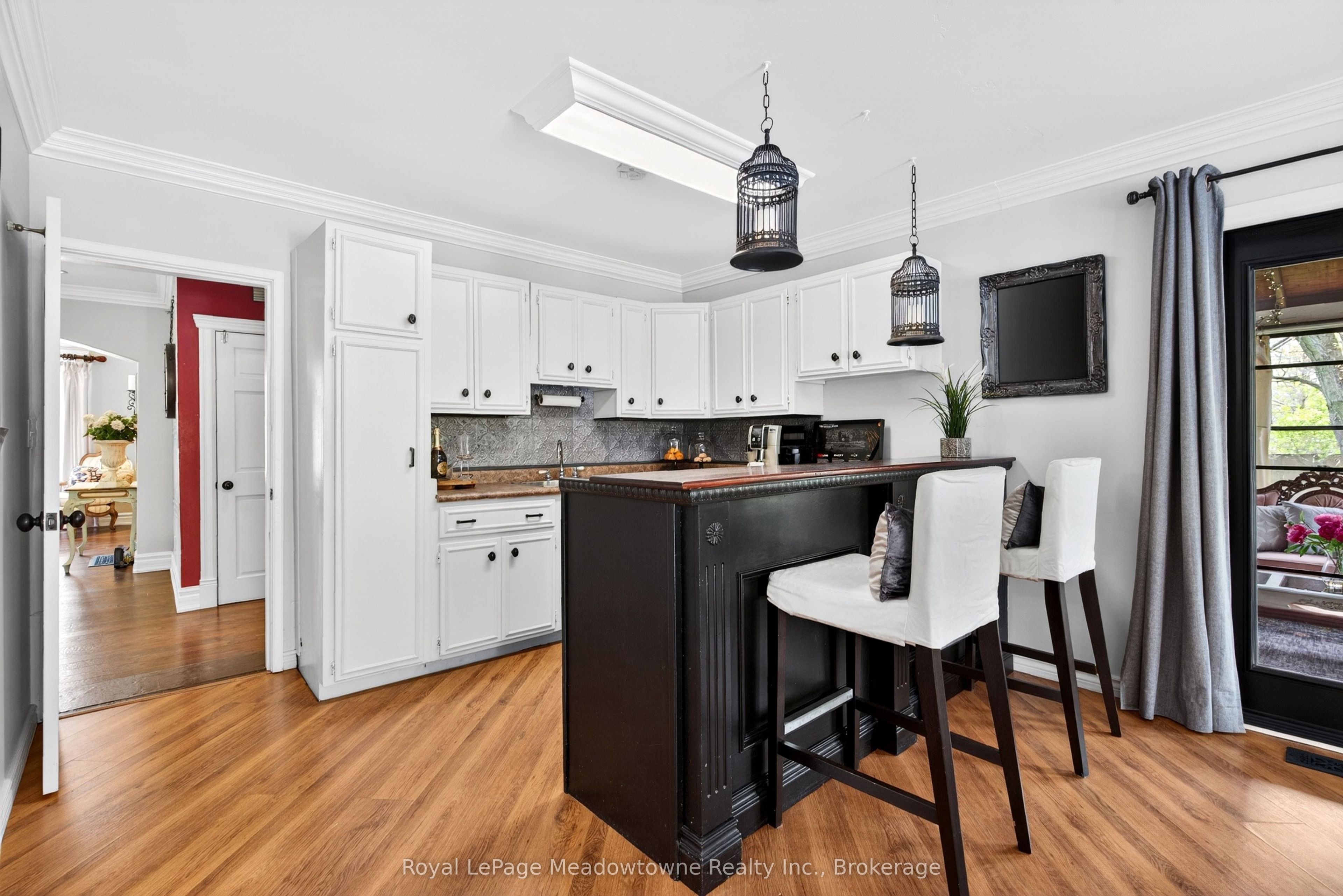 53 Campbell Avenue E Property Photo 18
