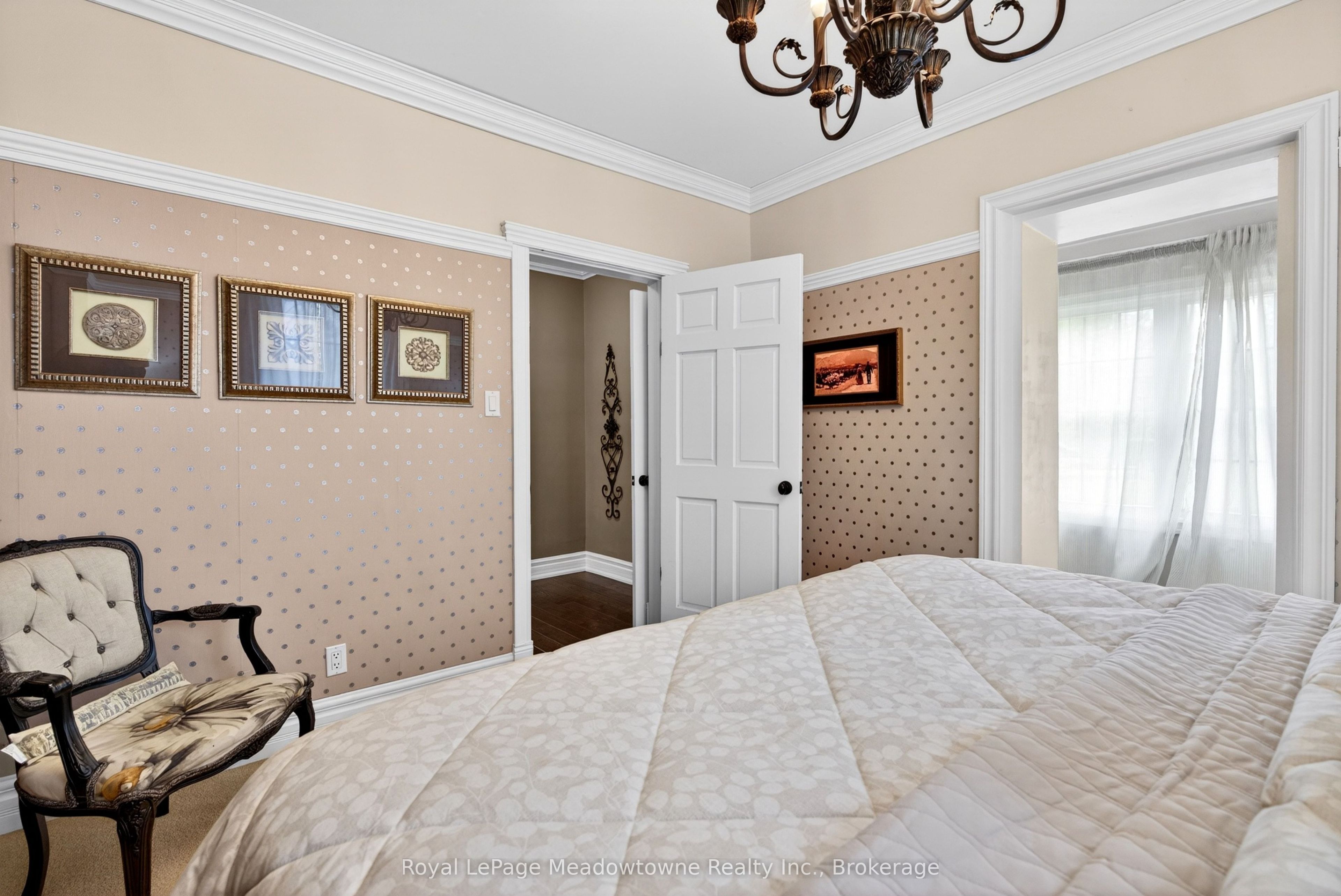 53 Campbell Avenue E Property Photo 25