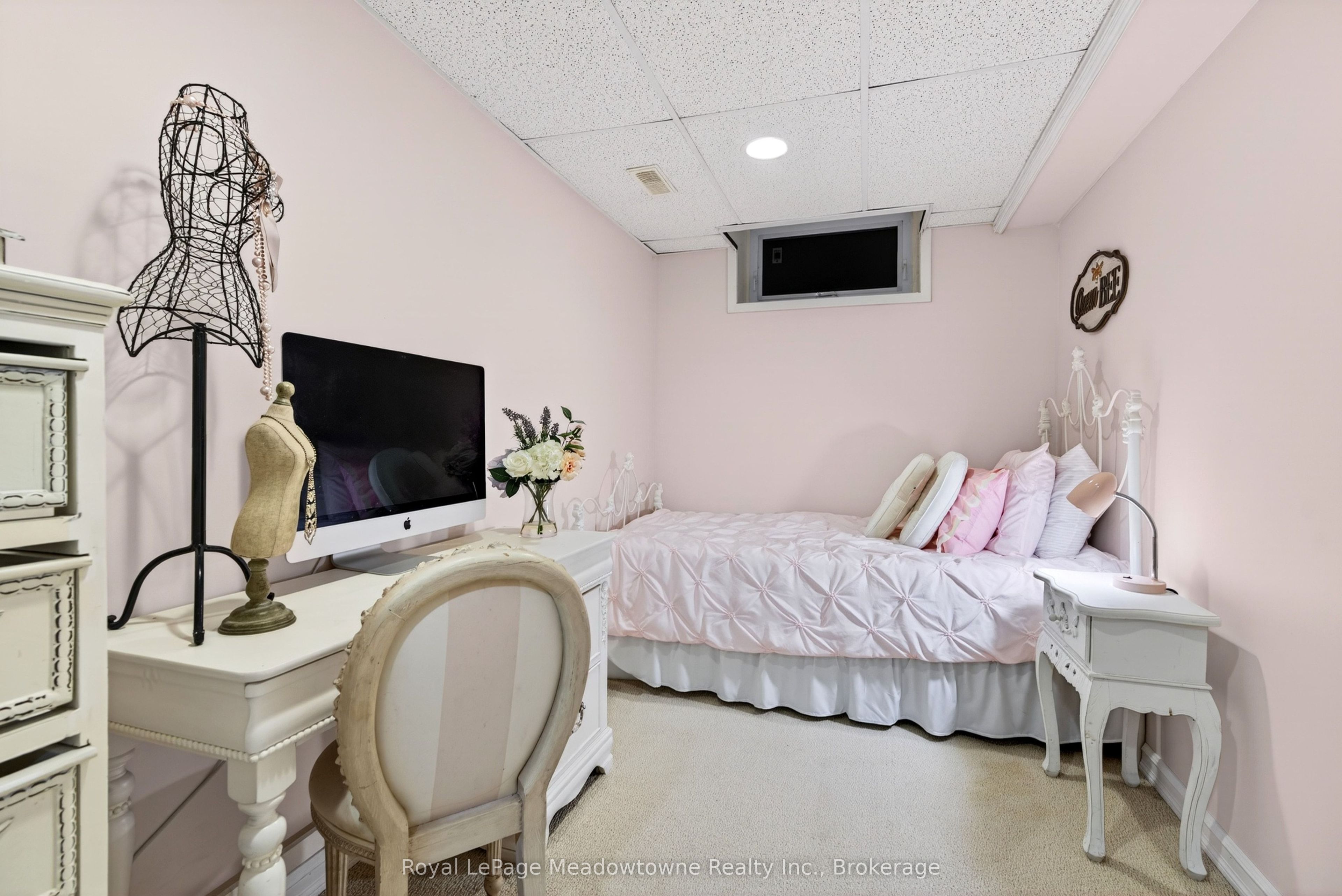 53 Campbell Avenue E Property Photo 34