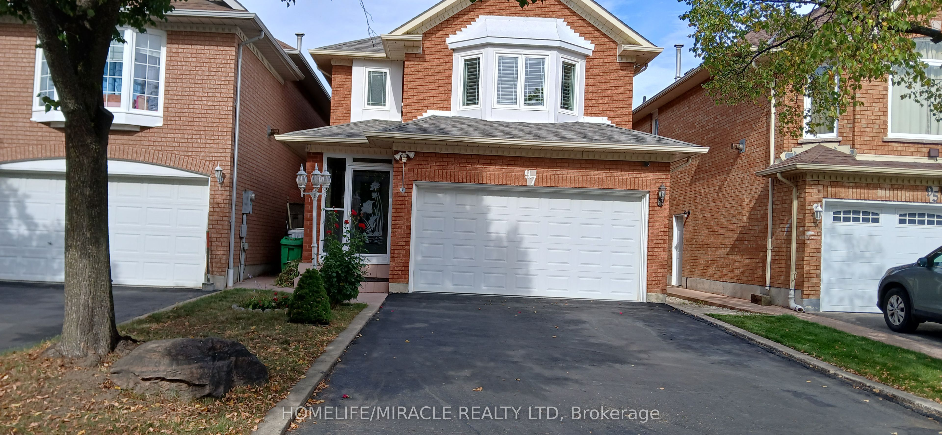 97 Wildberry Crescent Property Photo 1
