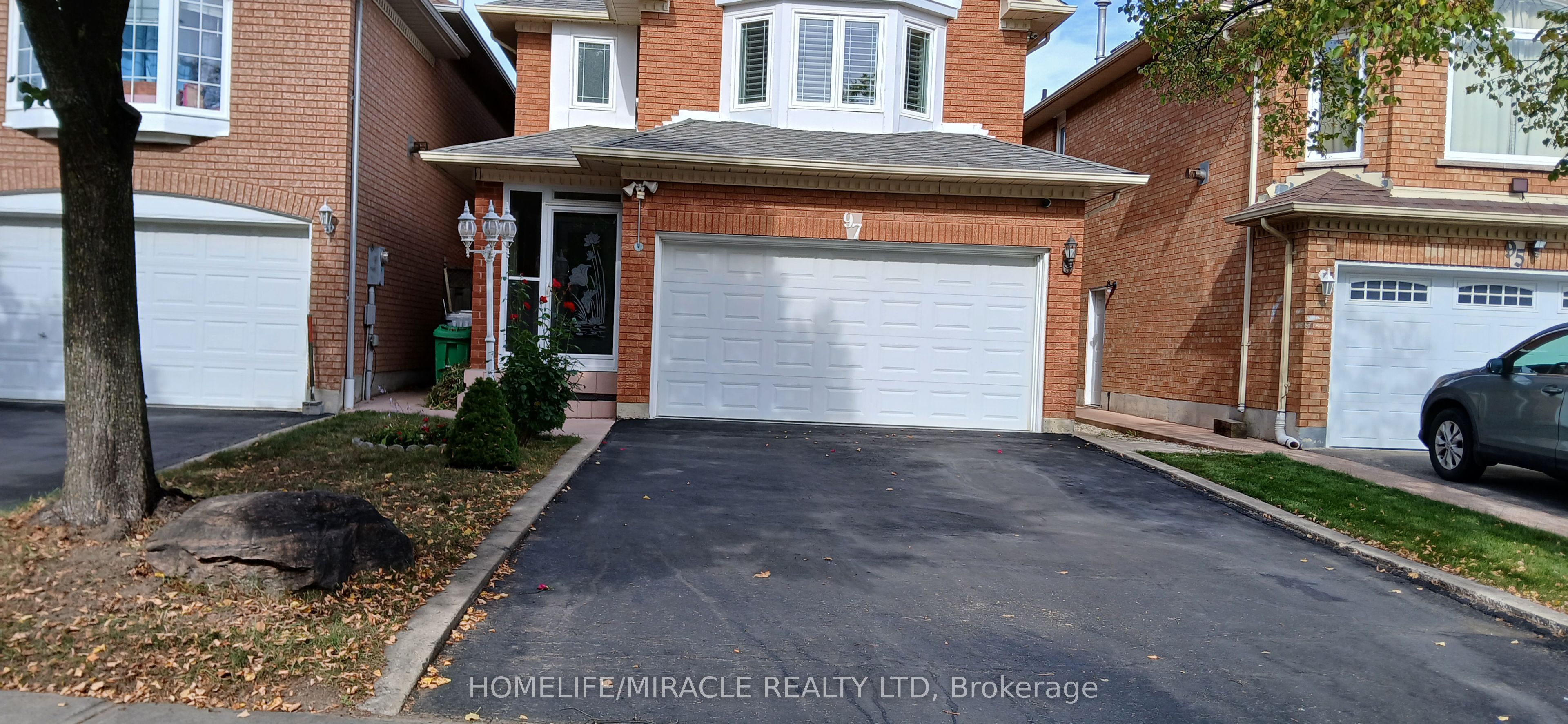 97 Wildberry Crescent Property Photo 2