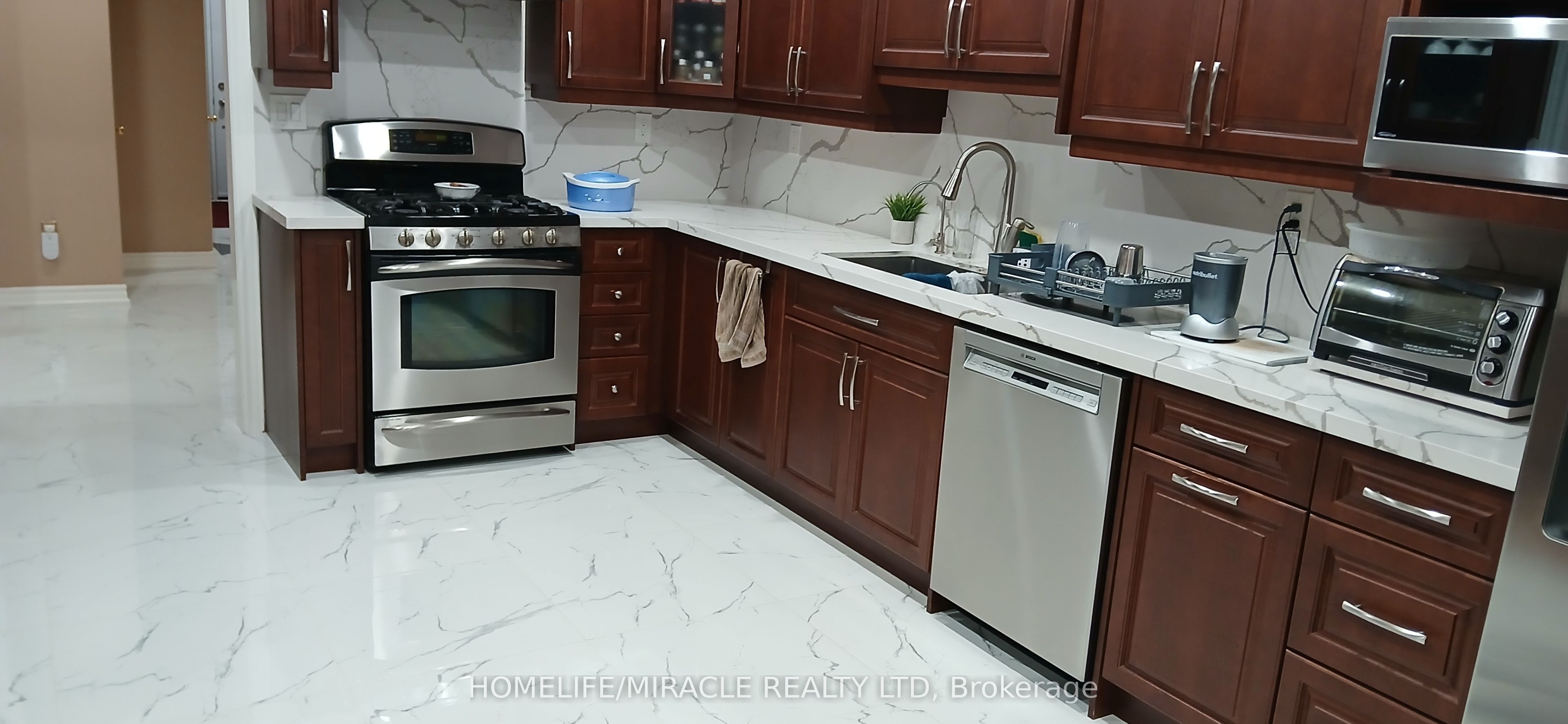 97 Wildberry Crescent Property Photo 7