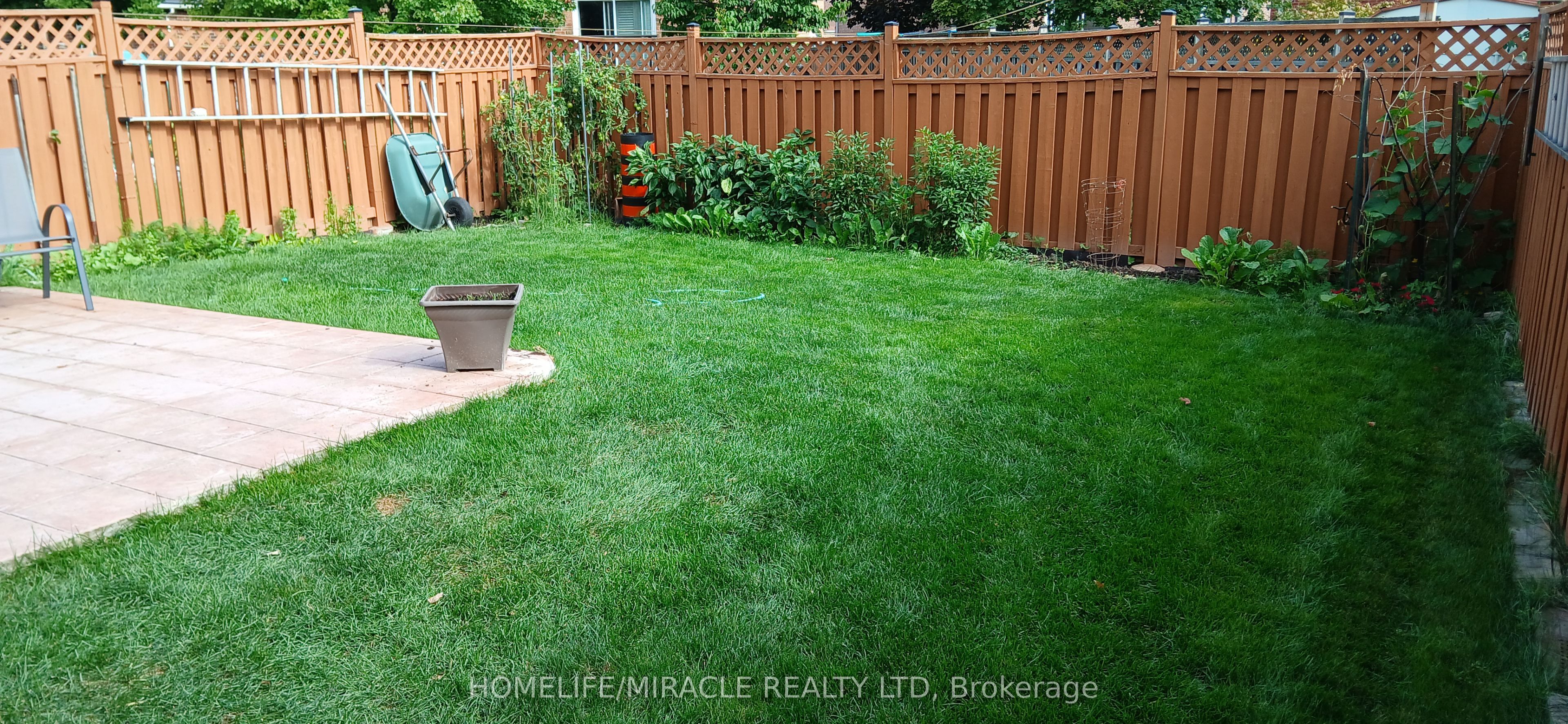 97 Wildberry Crescent Property Photo 24