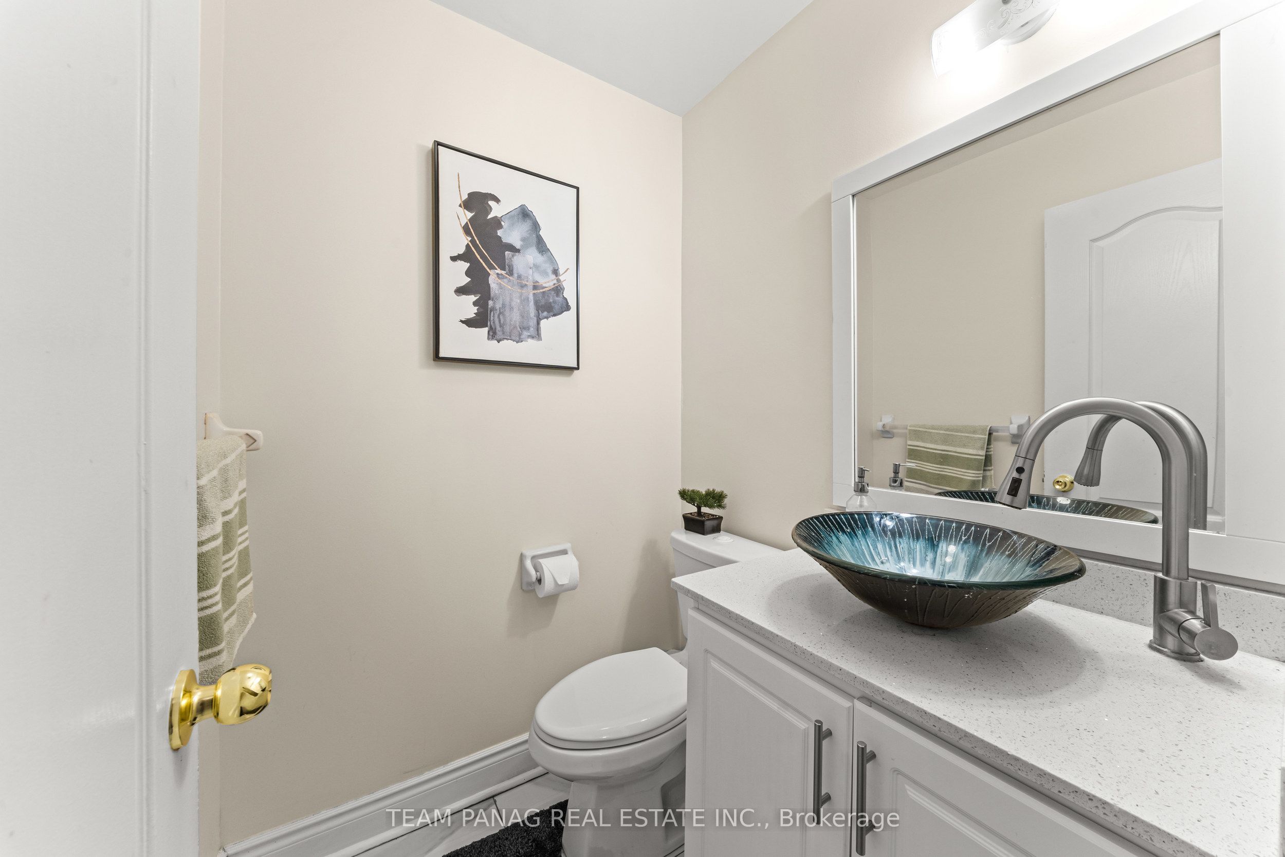 202 Fernforest Drive Property Photo 8