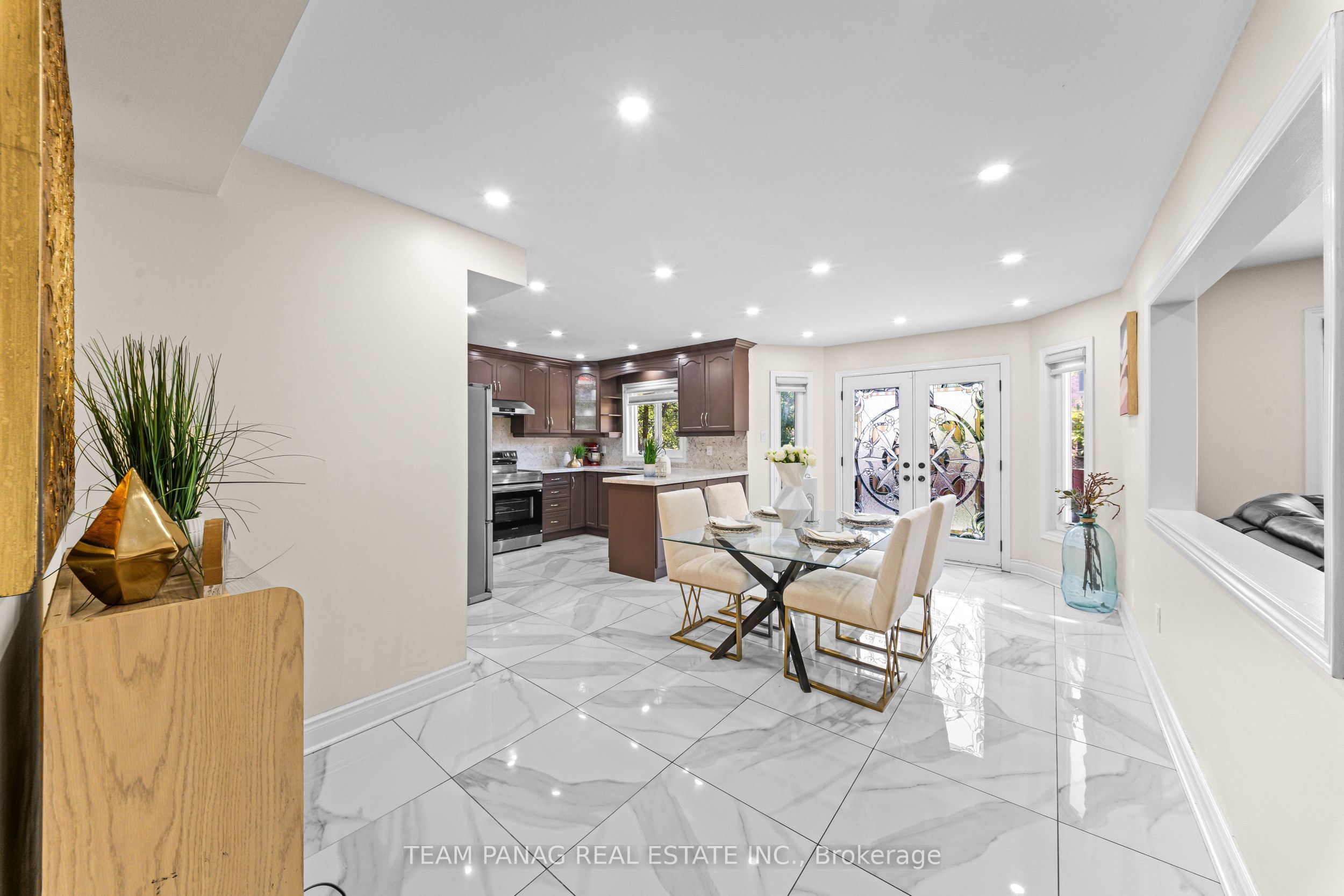 202 Fernforest Drive Property Photo 15