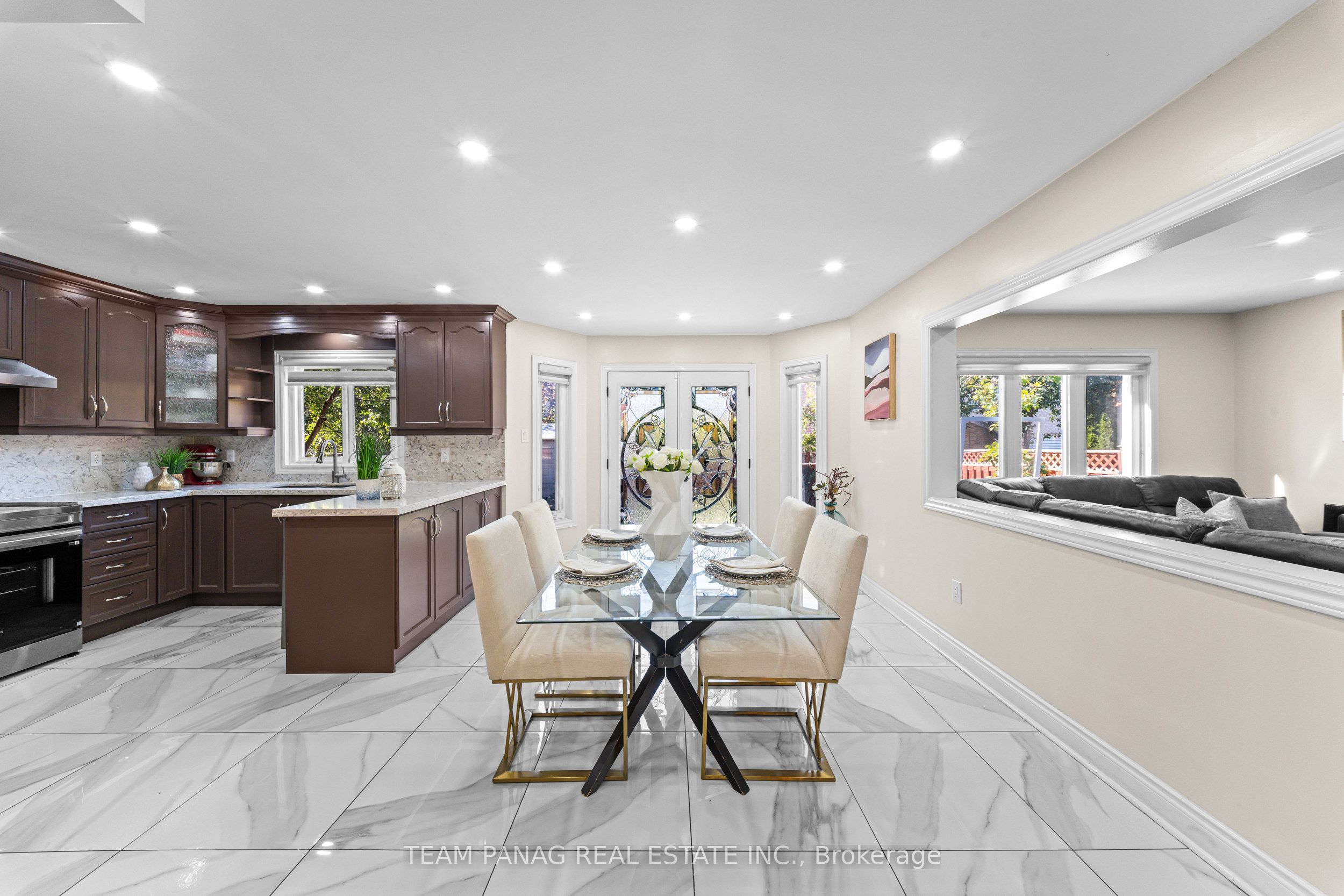 202 Fernforest Drive Property Photo 16