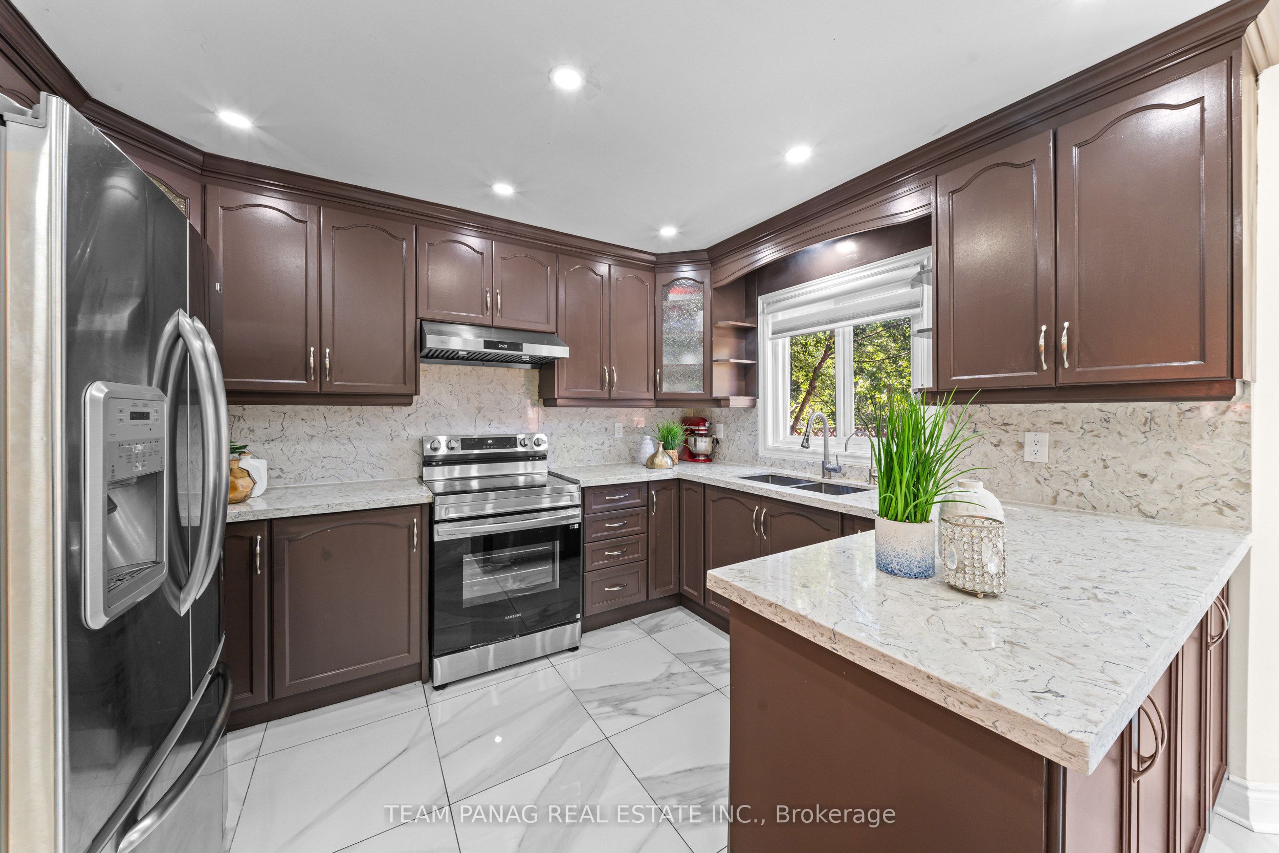 202 Fernforest Drive Property Photo 18