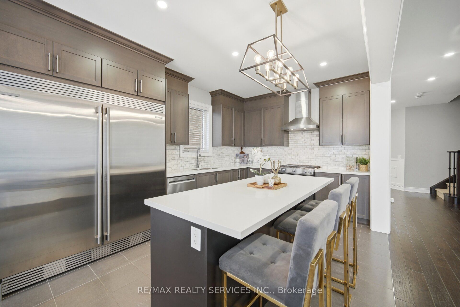 152 Newhouse Boulevard Property Photo 4