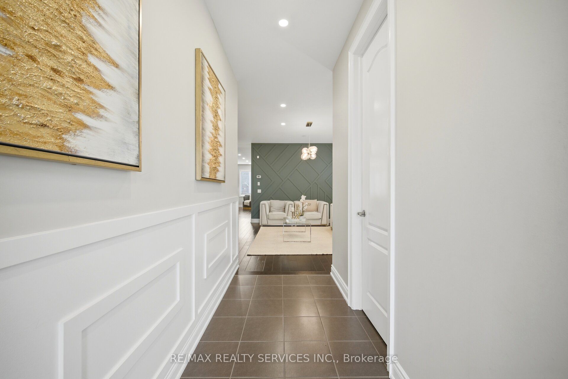 152 Newhouse Boulevard Property Photo 8