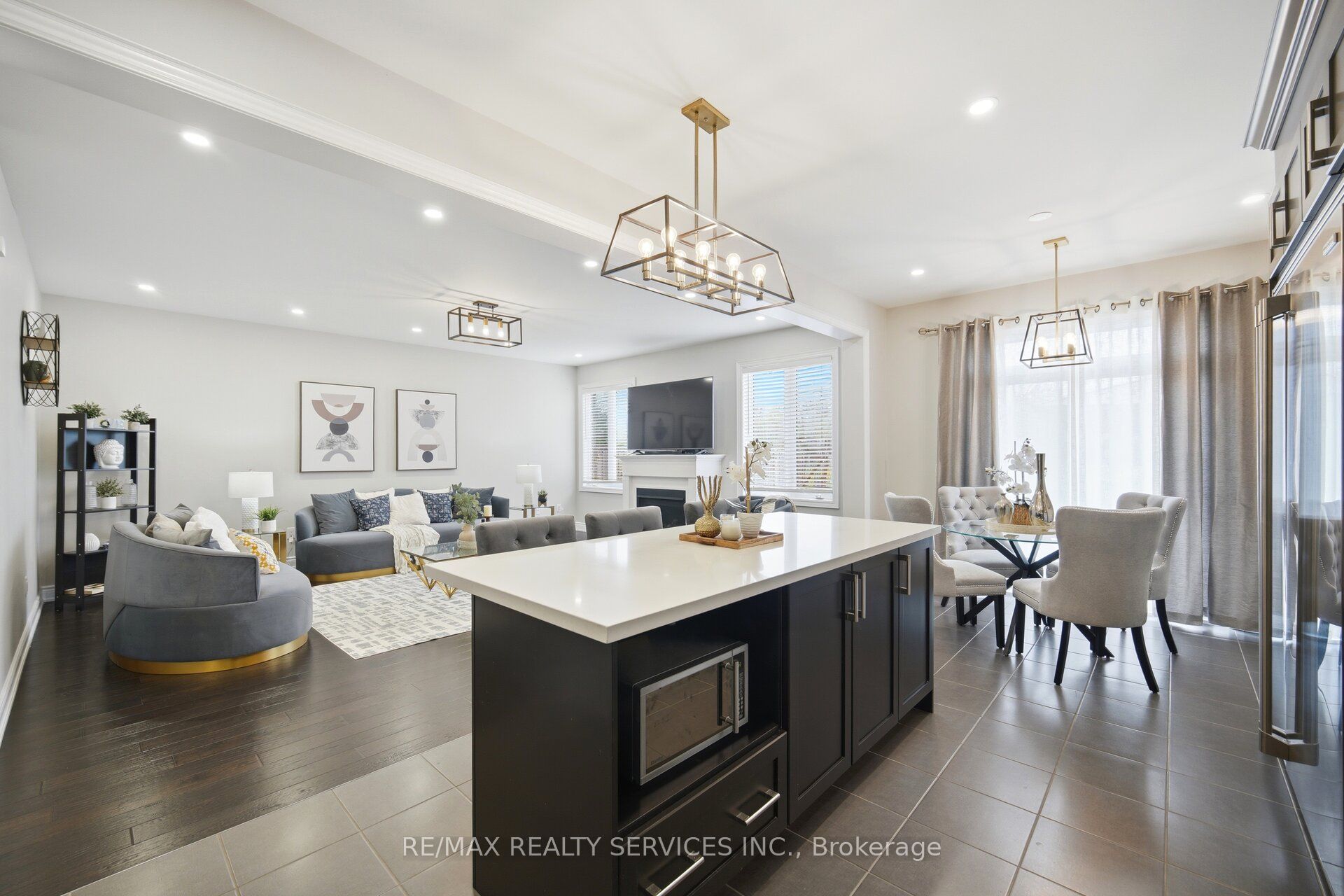 152 Newhouse Boulevard Property Photo 12