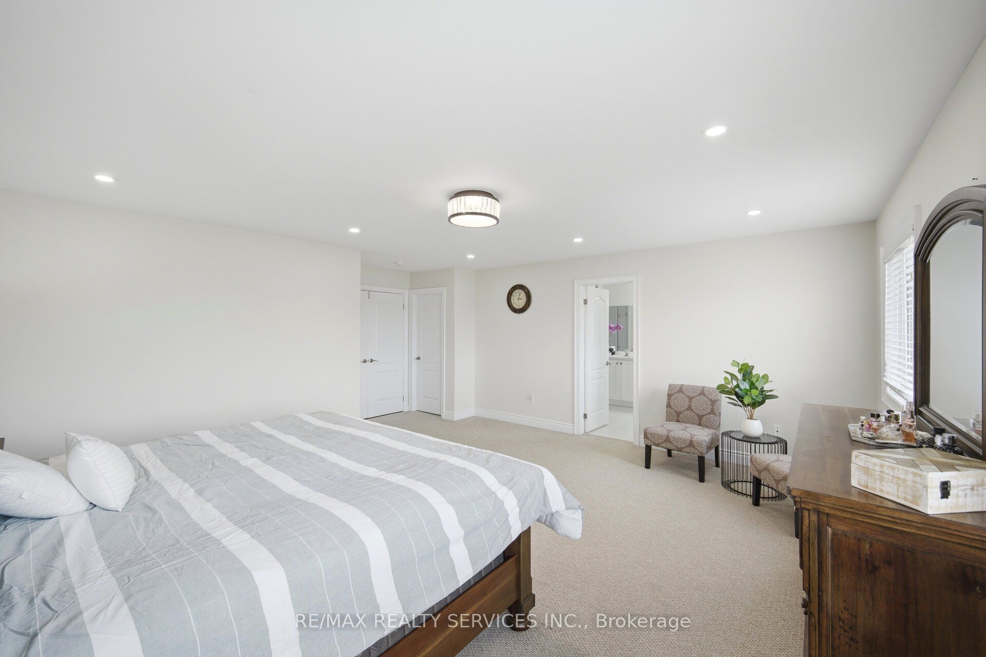 152 Newhouse Boulevard Property Photo 21