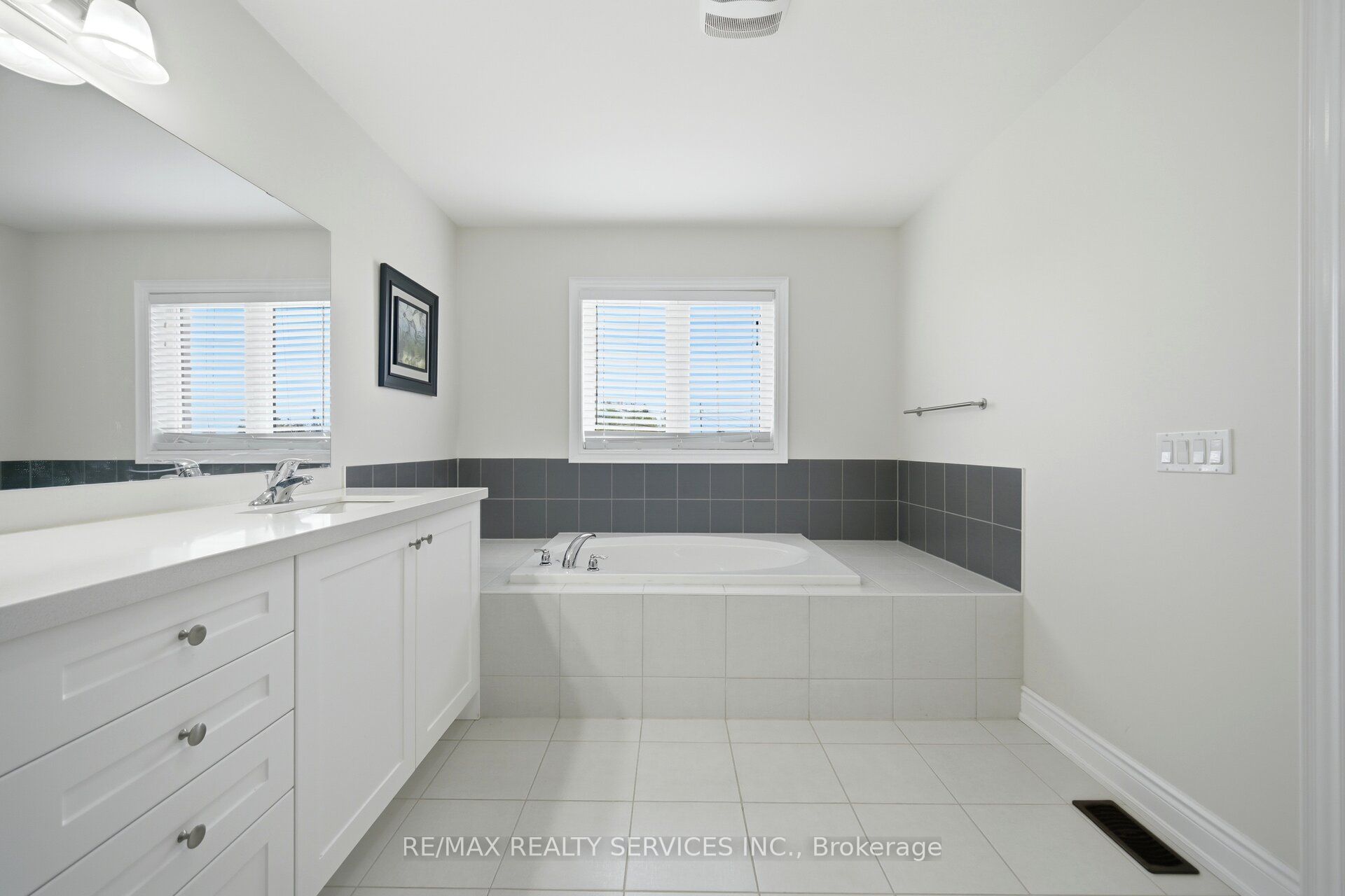 152 Newhouse Boulevard Property Photo 24