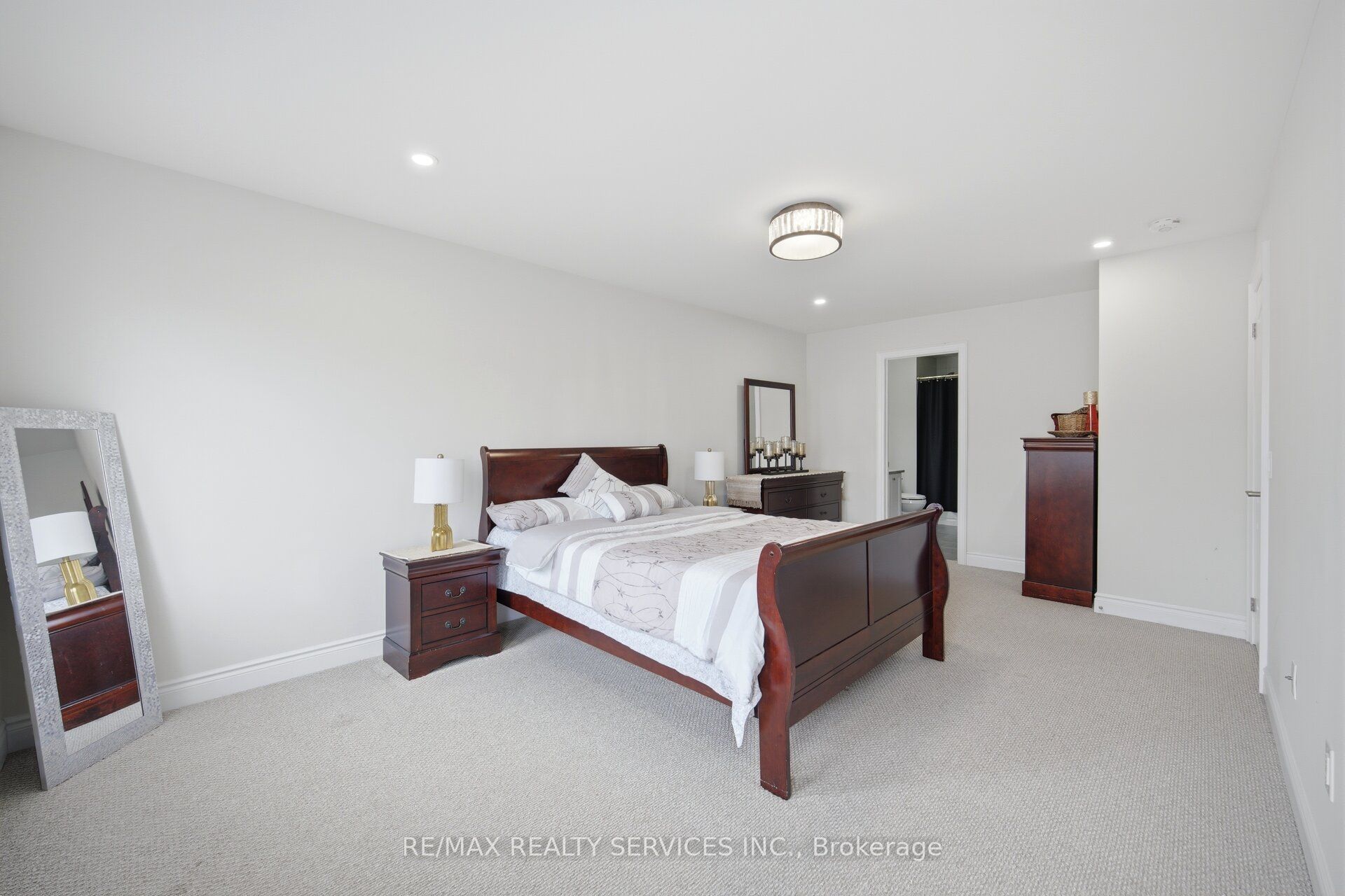 152 Newhouse Boulevard Property Photo 26