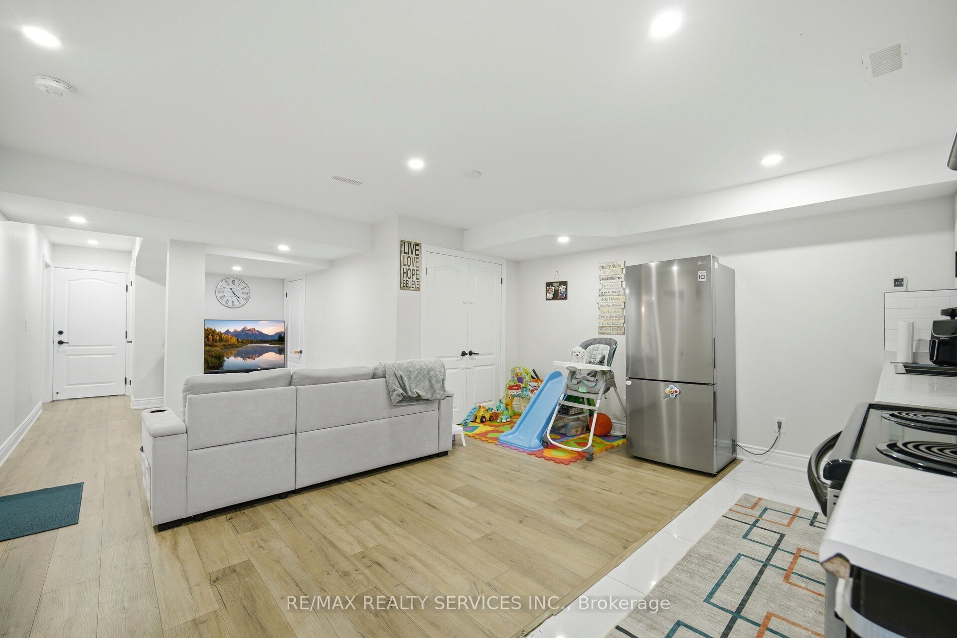 152 Newhouse Boulevard Property Photo 37