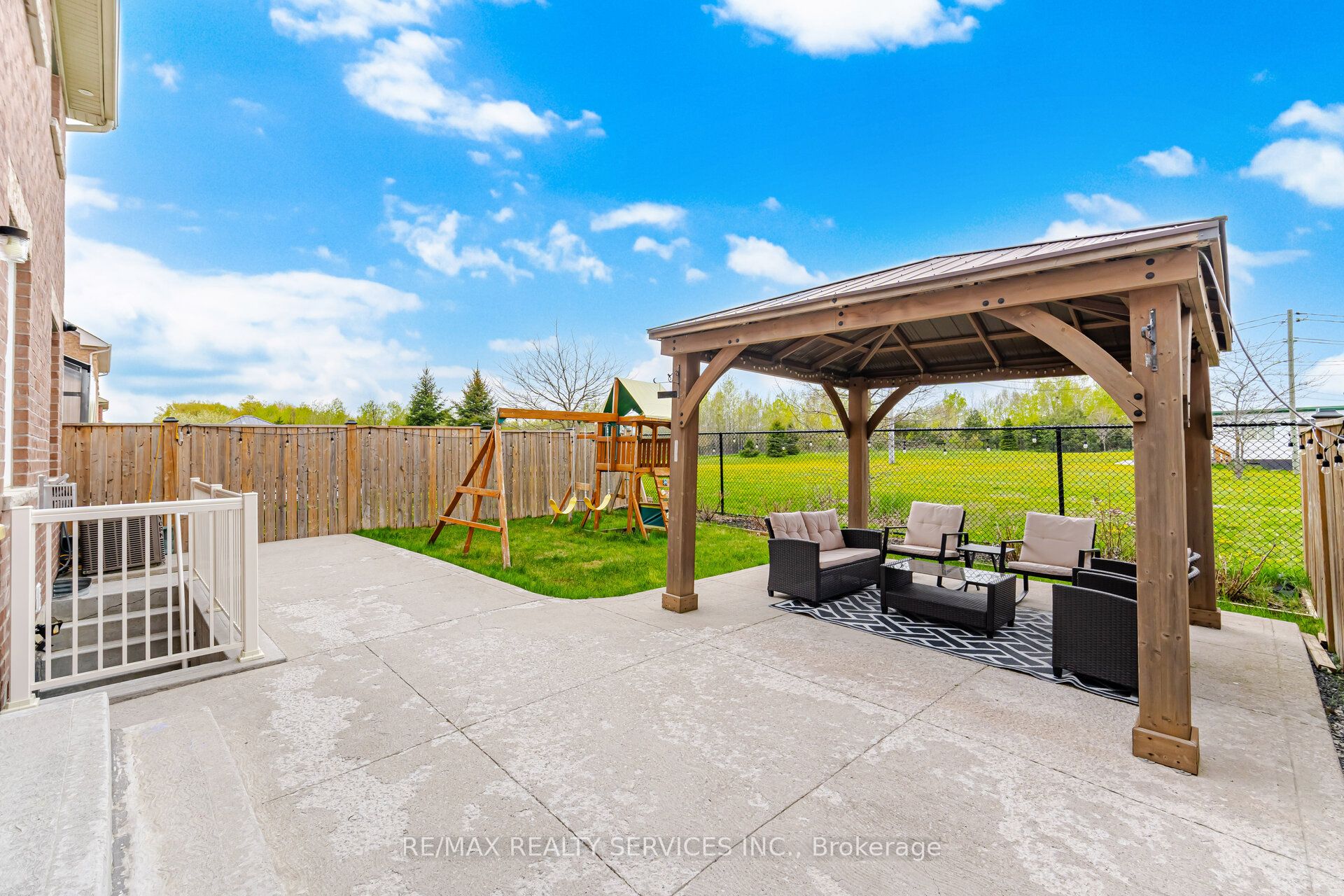 152 Newhouse Boulevard Property Photo 44