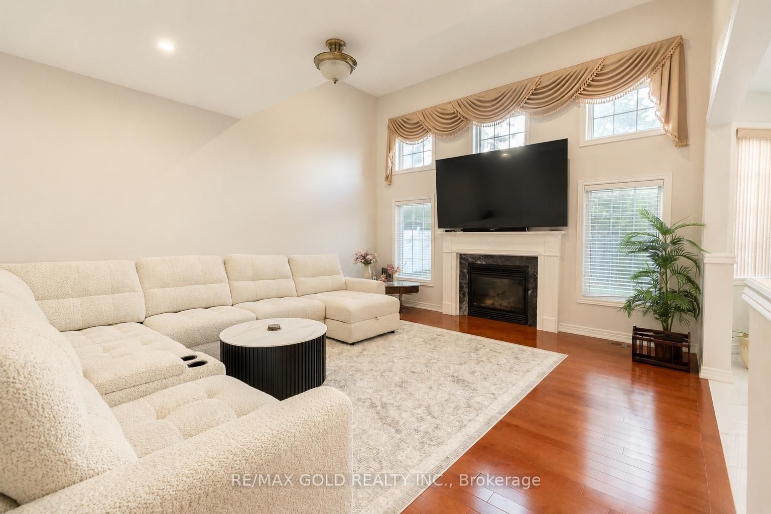12 Highvalley Circle Property Photo 7